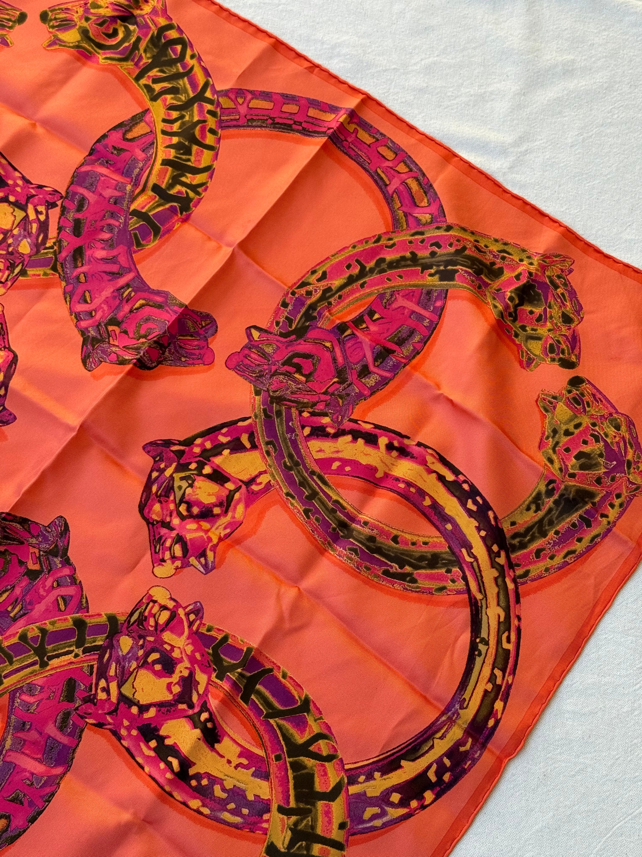 Foulard Cartier – Modèle panthères entrelacées