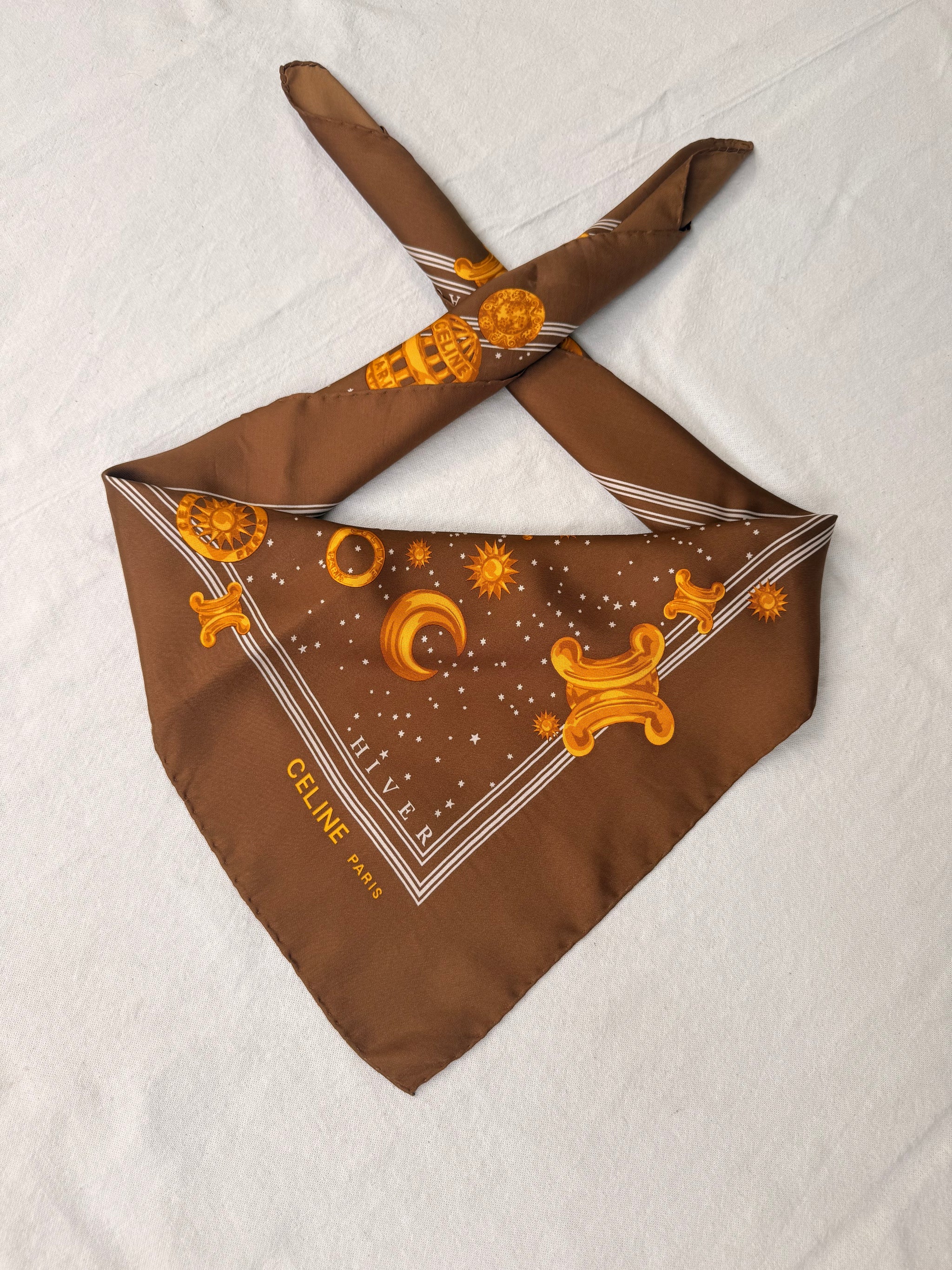 Foulard Céline – Marron et motifs célestes