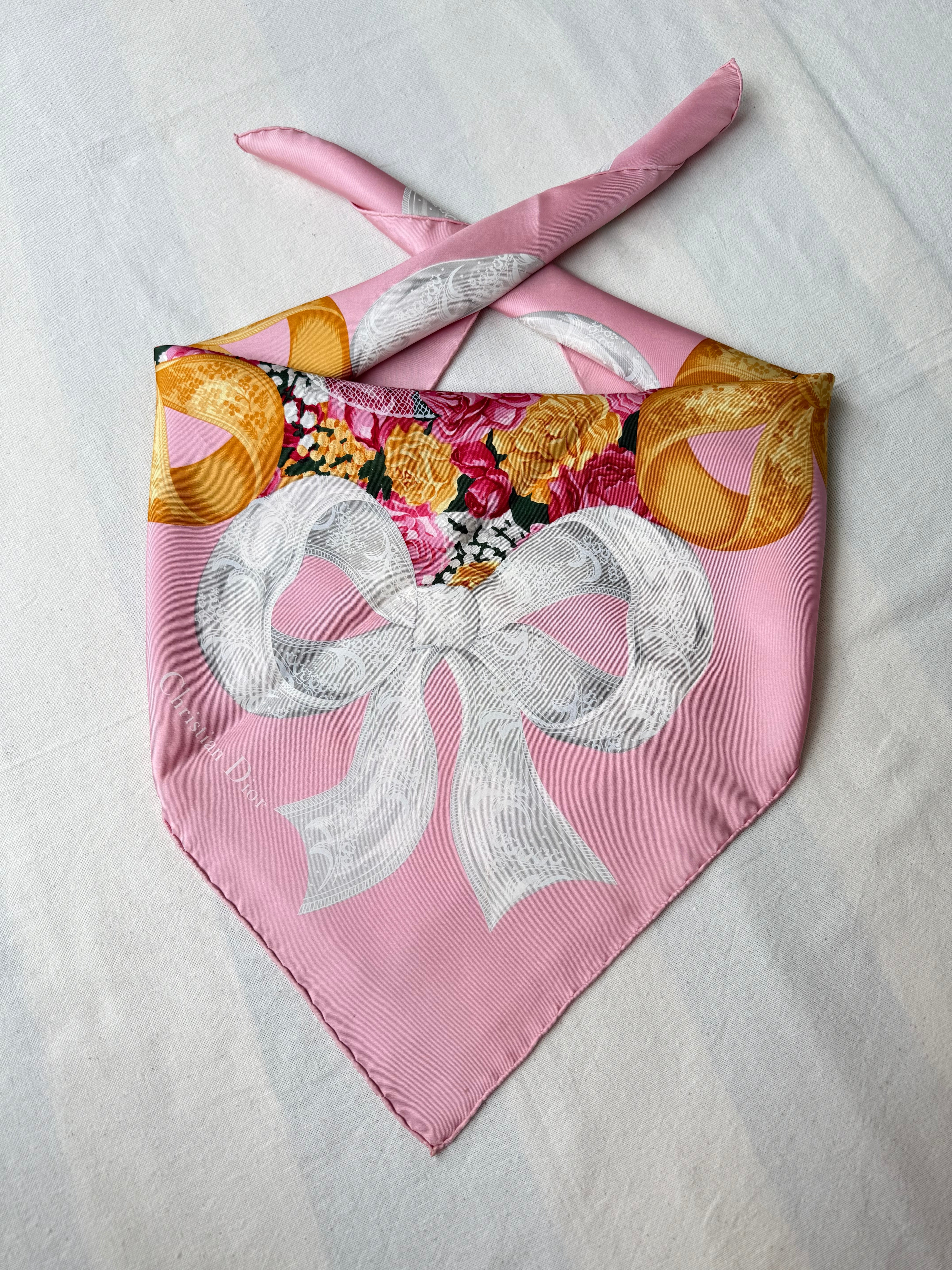 Foulard Christian Dior – Motif floral et noeuds rose