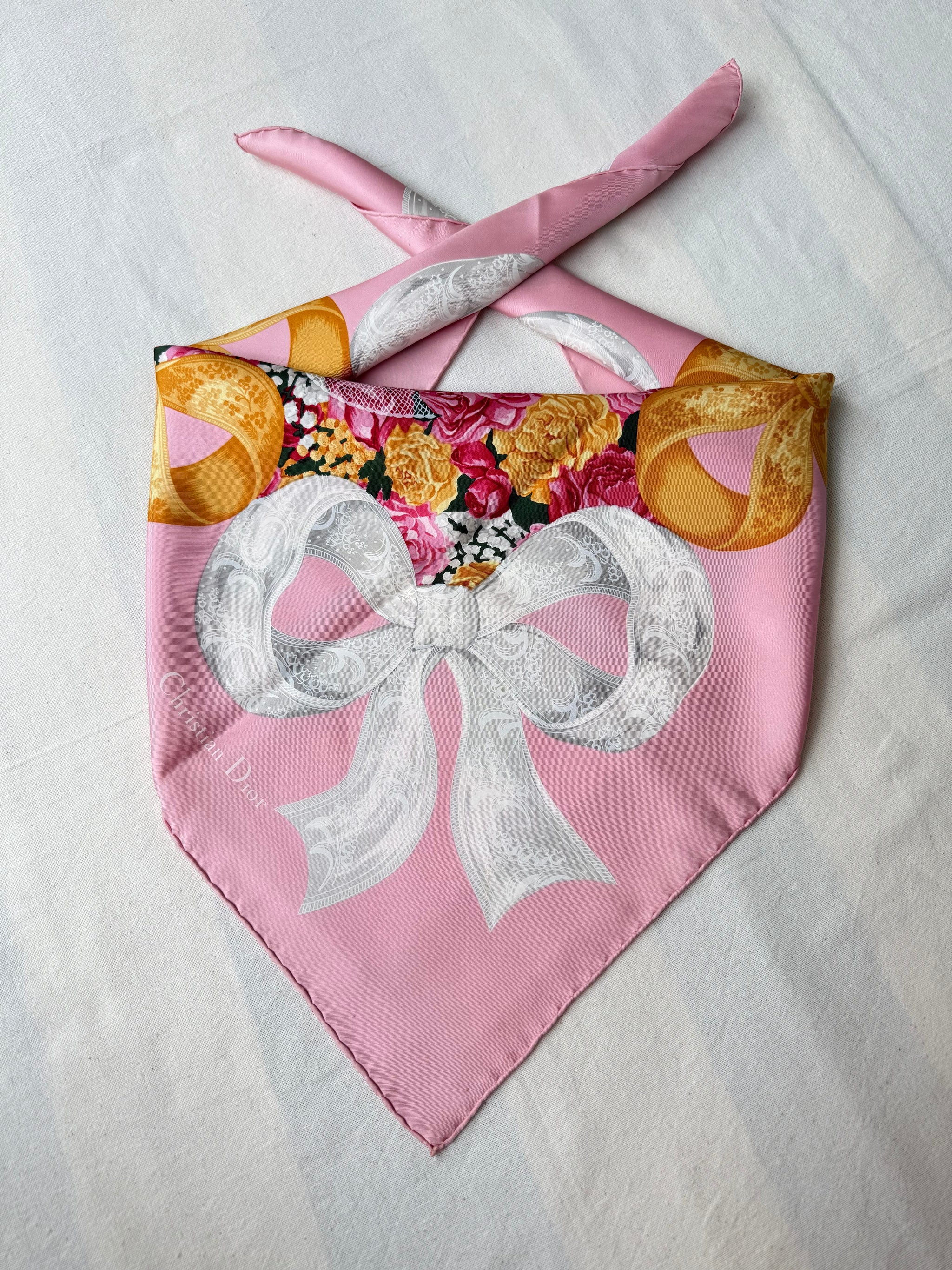 Foulard Christian Dior – Motif floral et noeuds rose