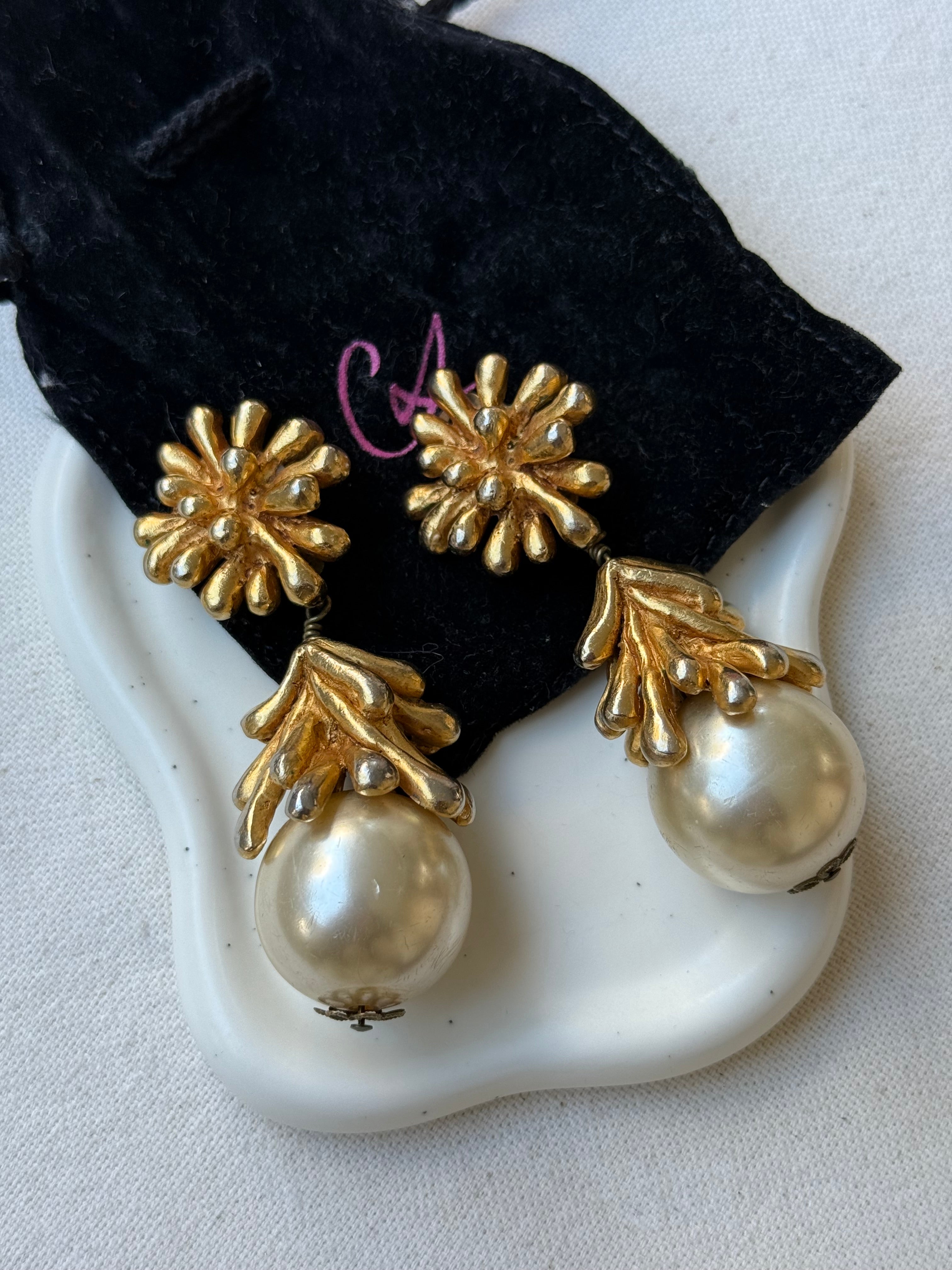 Boucles d'oreilles Christian Lacroix - Perles baroques pendantes