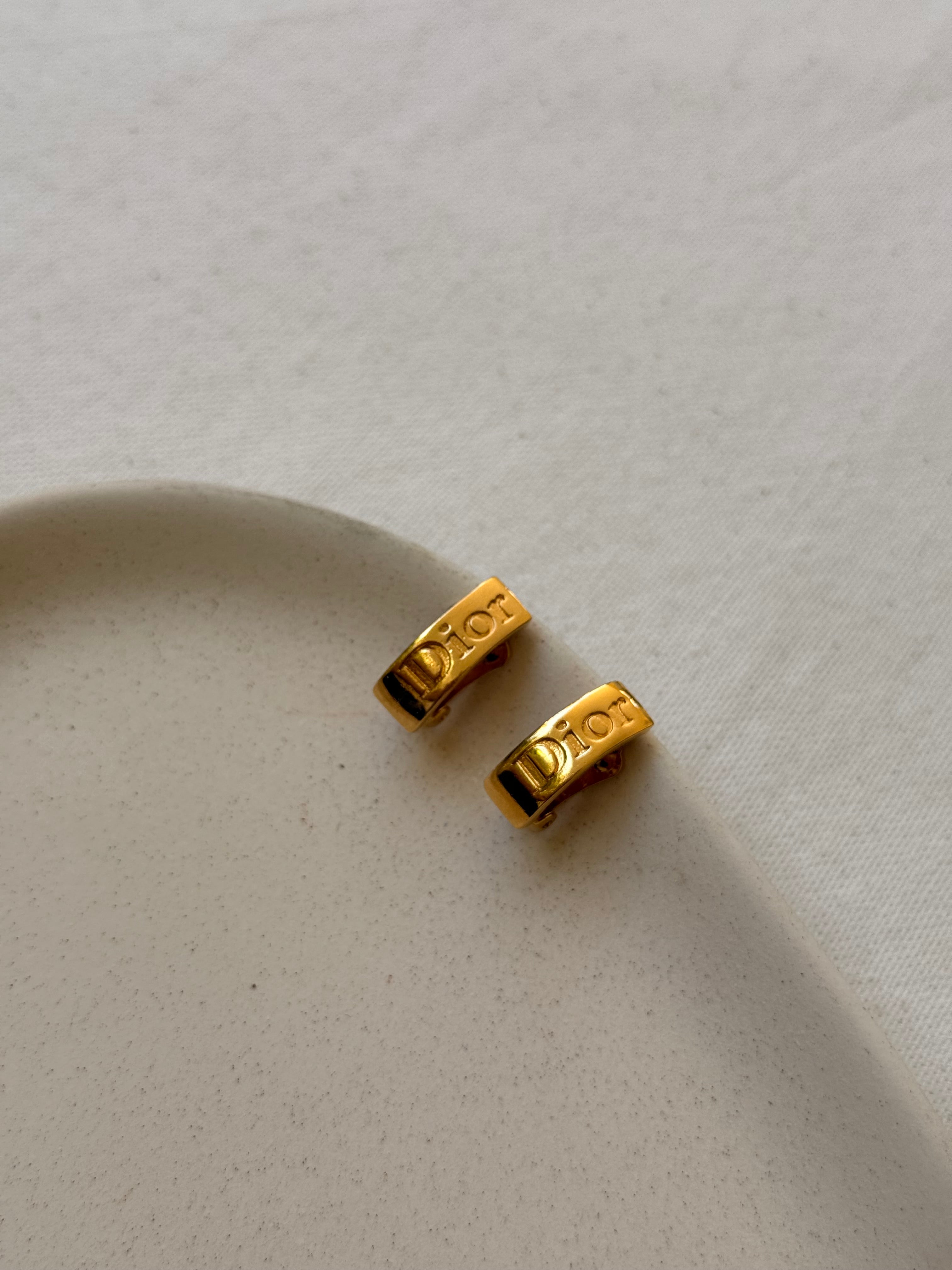 Boucles d’oreilles Christian Dior vintage - Créoles dorées inscription Dior