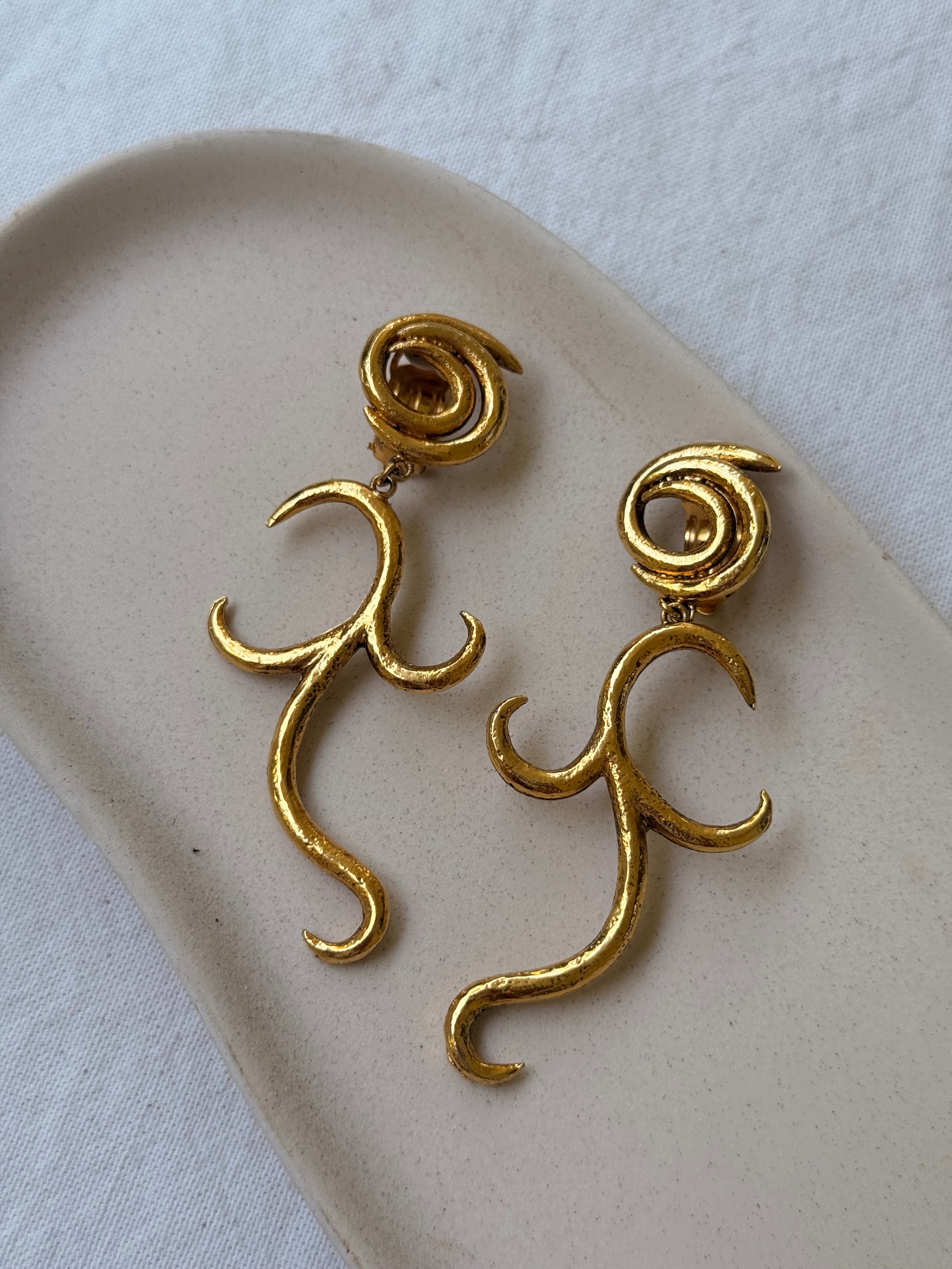 Boucles d’oreilles vintage - Design structural doré