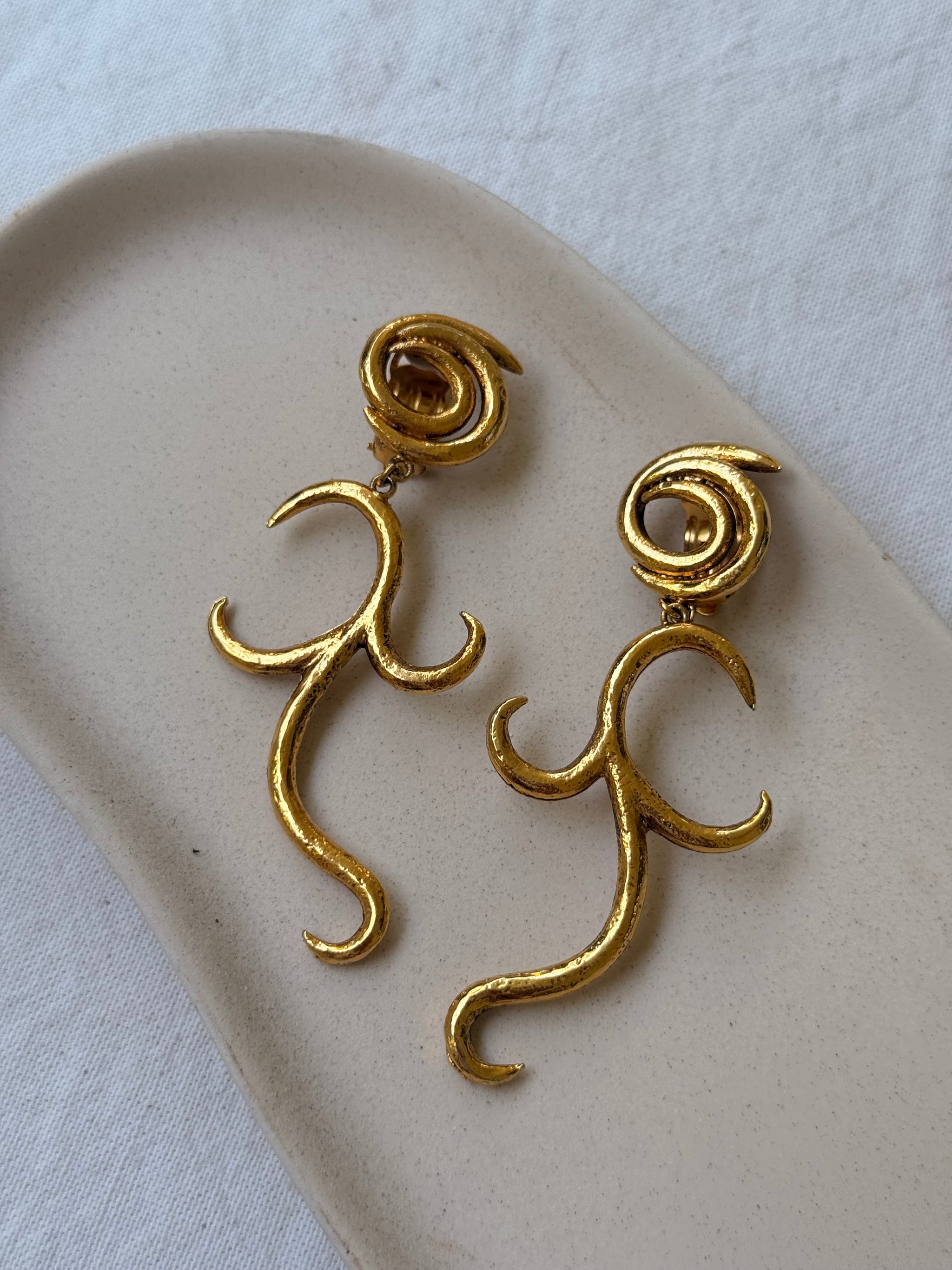 Boucles d’oreilles vintage - Design structural doré