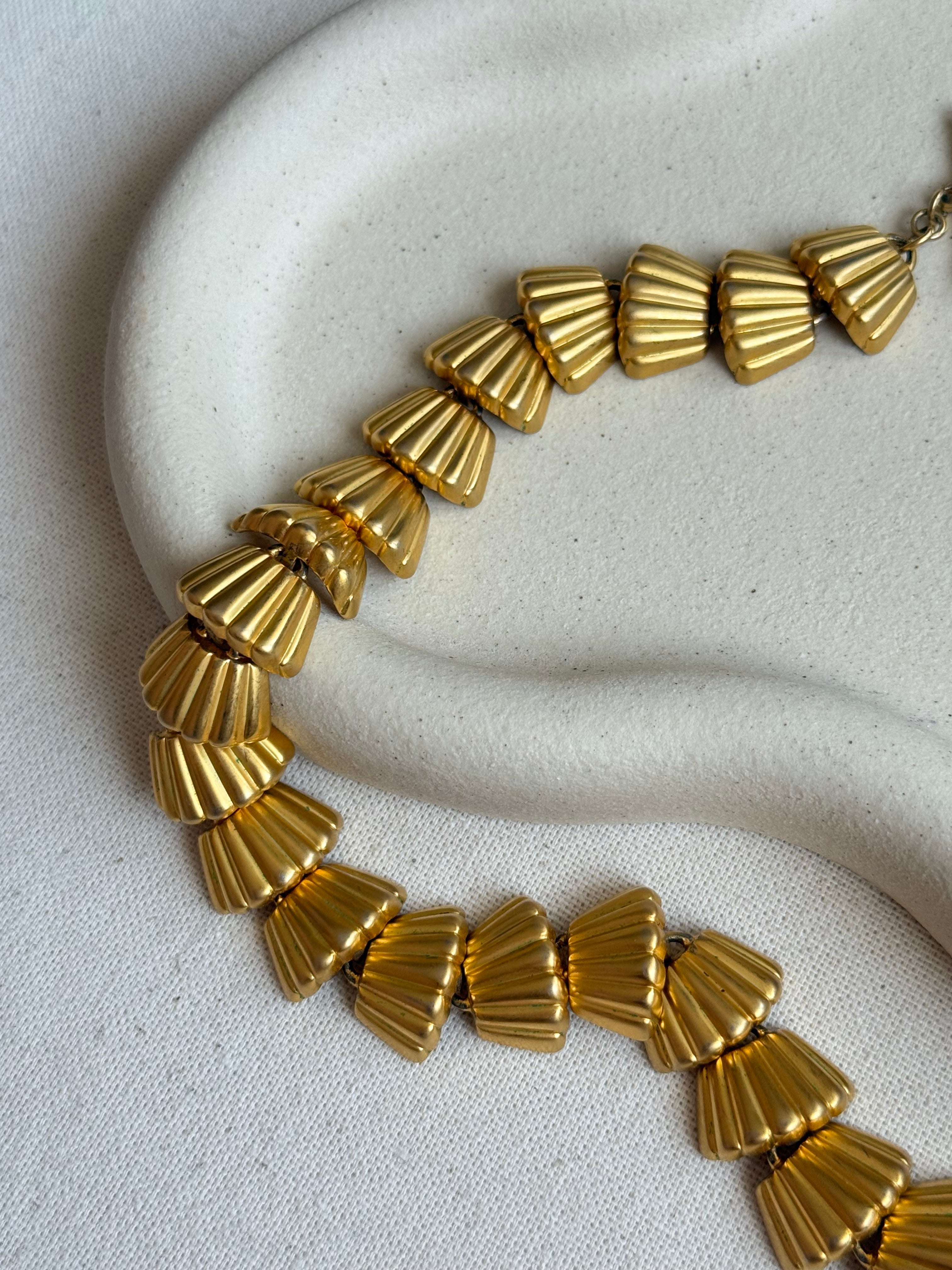 Collier vintage maille éventails en relief