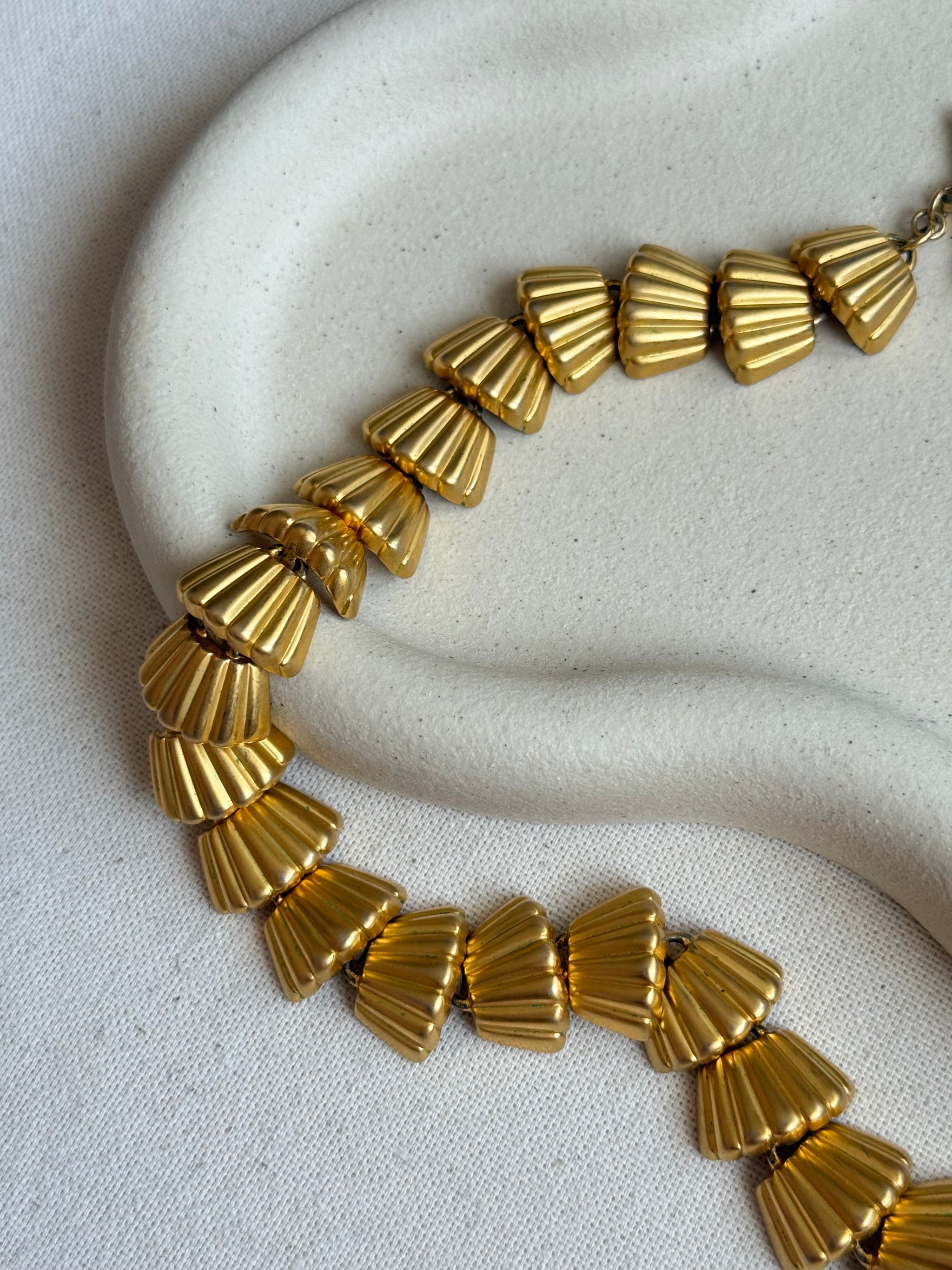 Collier vintage maille éventails en relief