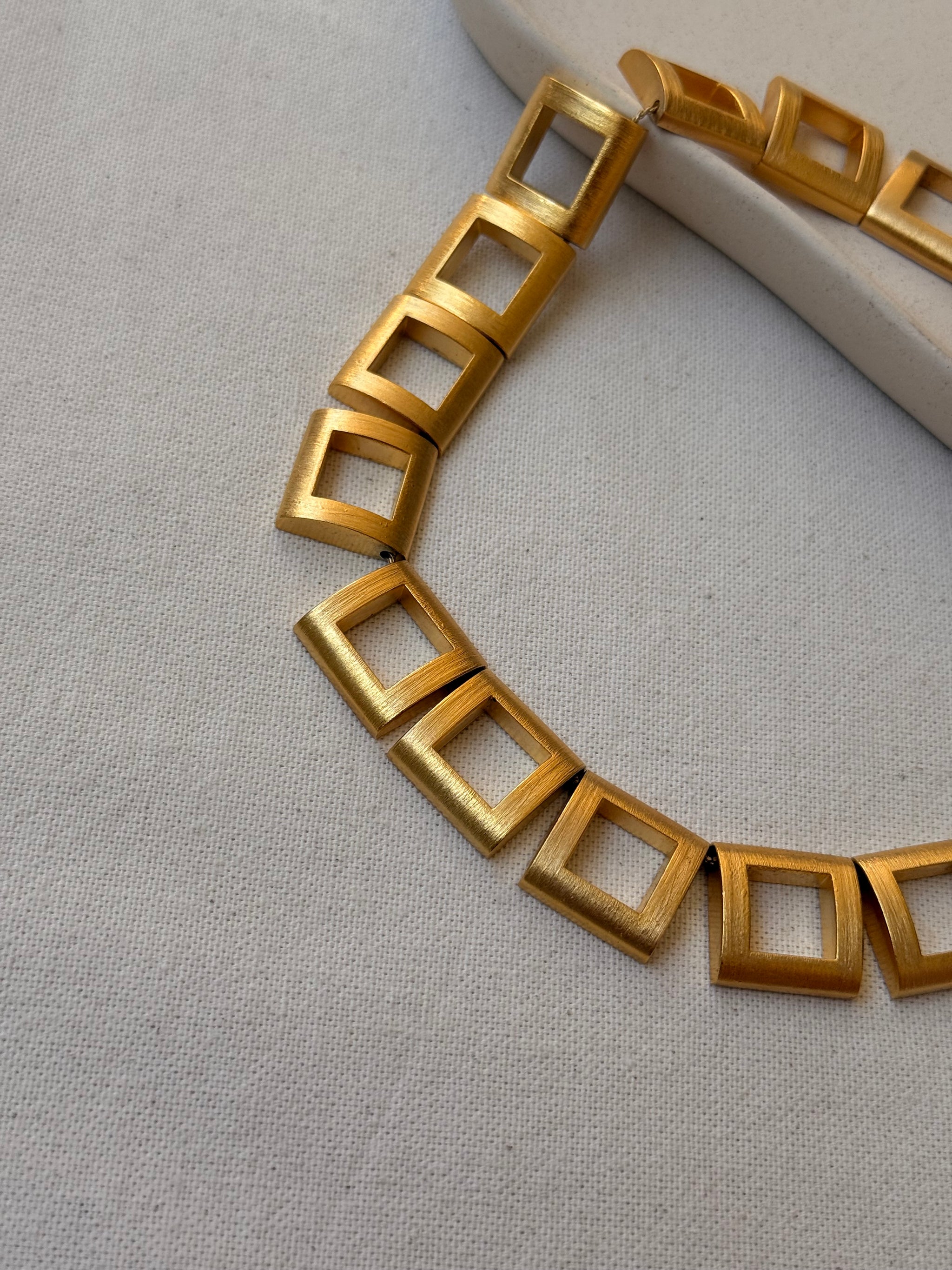 Collier Helena Rubinstein vintage - Maillons carrés ajourés