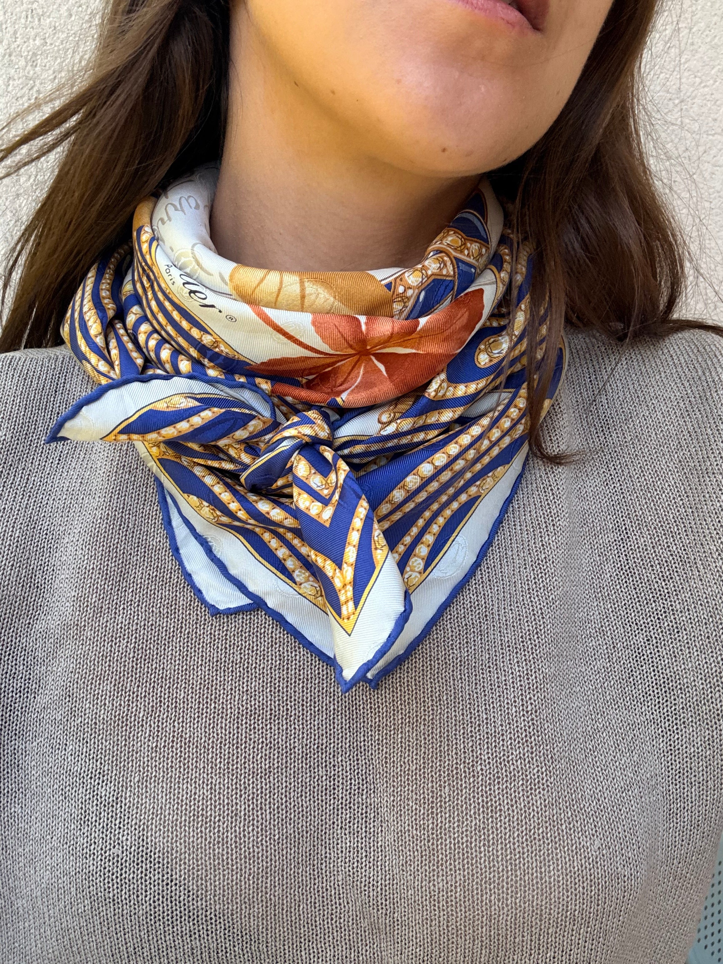 Foulard Cartier – Motifs feuillages et joaillerie