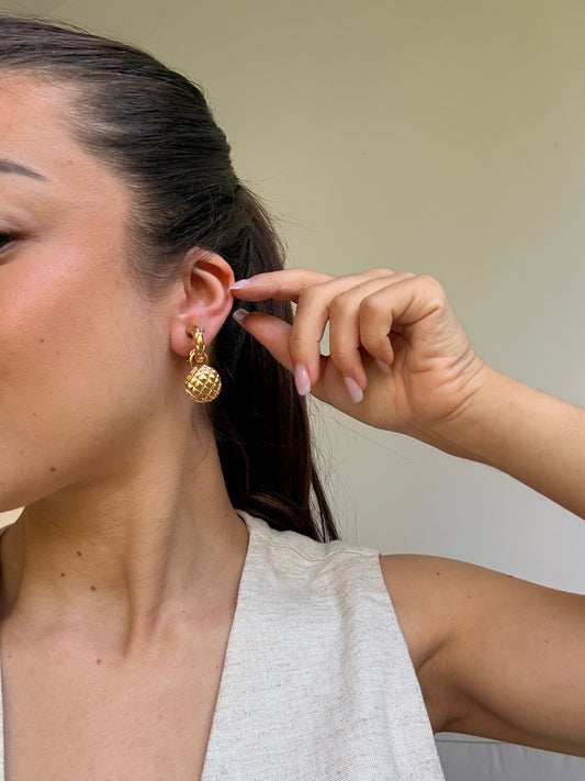 Boucles d’oreilles vintage - Pendantes matelassées dorées