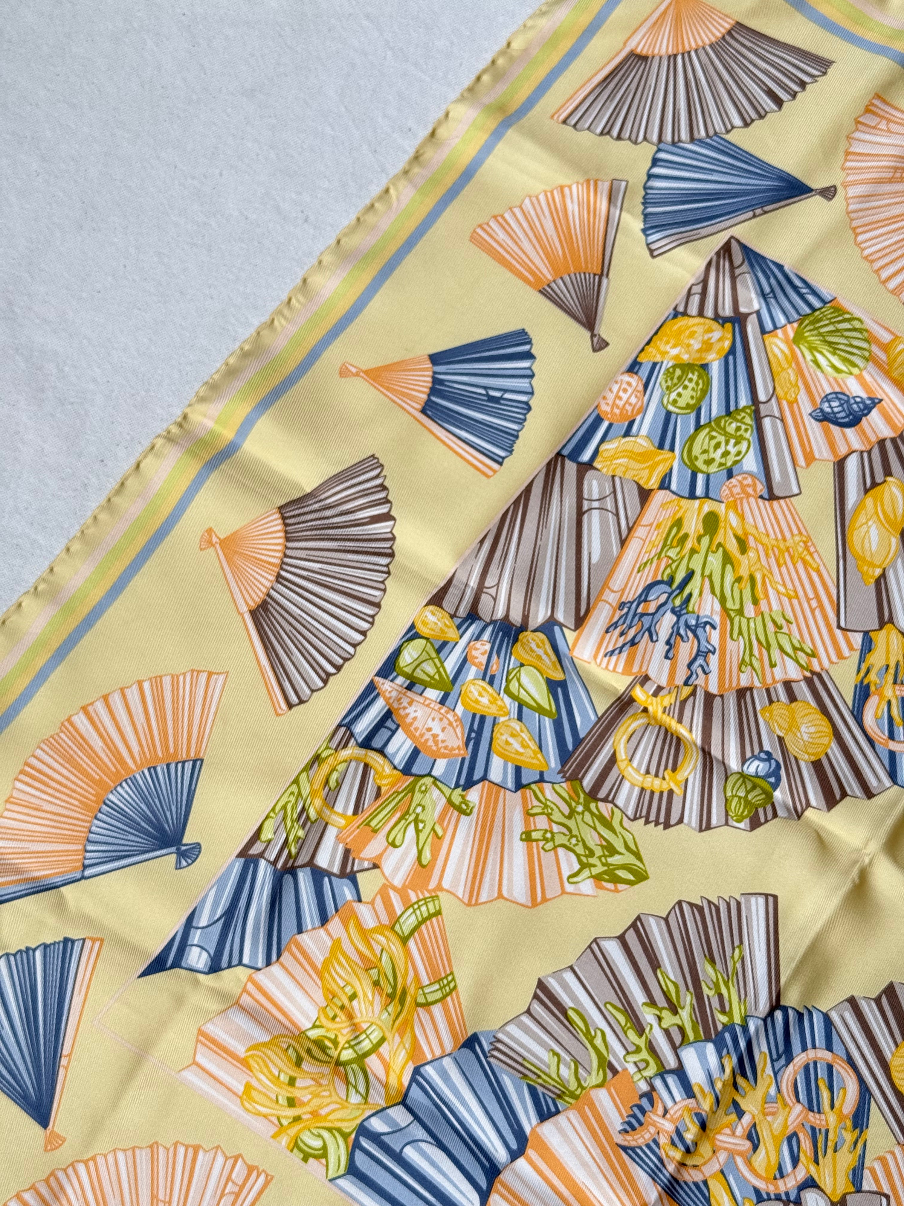 Céline Scarf – Fan print