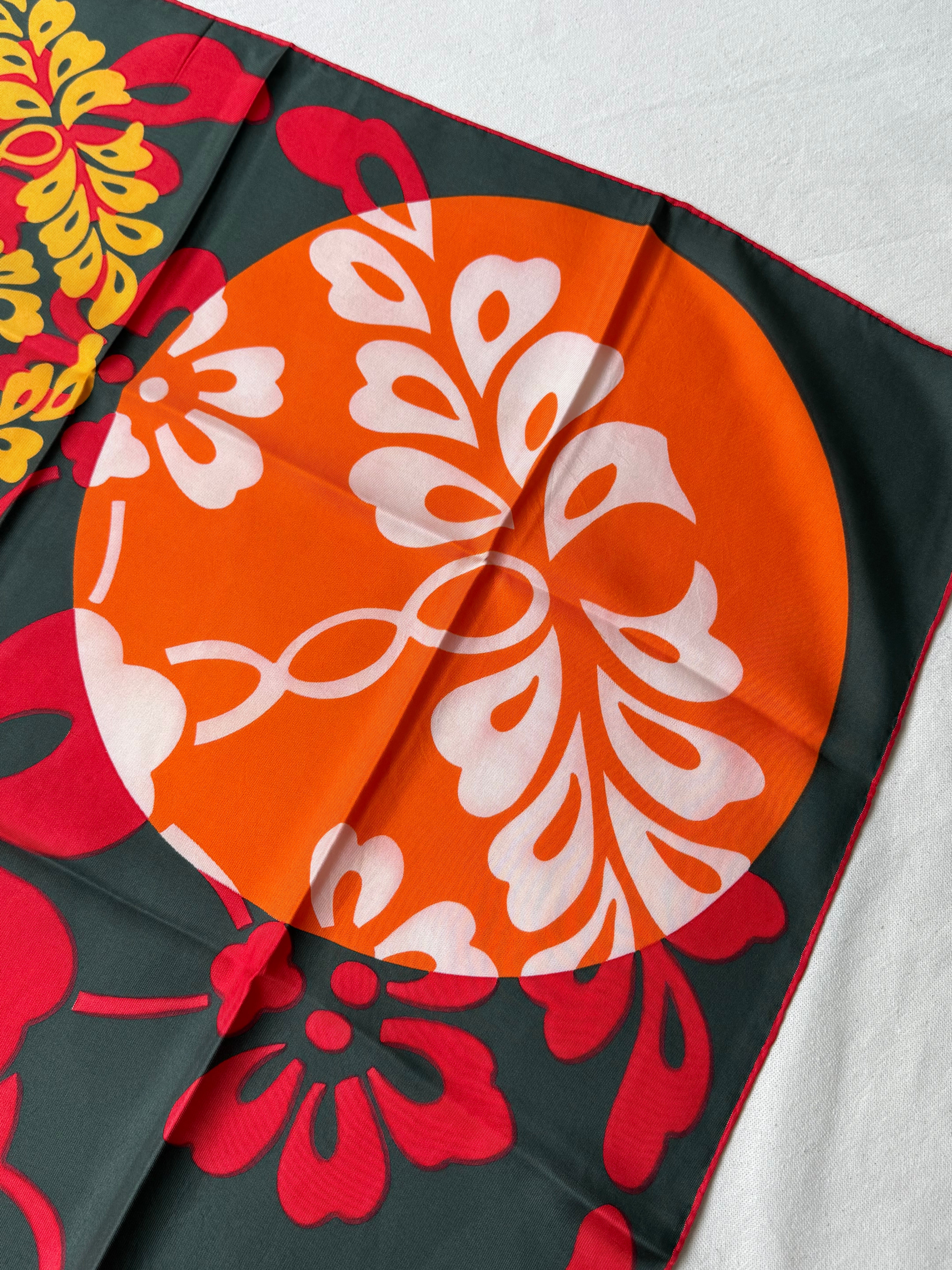 Foulard Lanvin – Motifs floraux