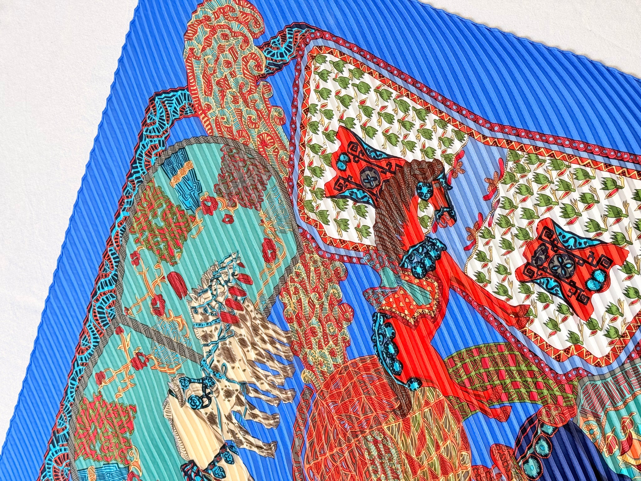 Foulard Hermès plissé – Modèle L’Art des Steppes