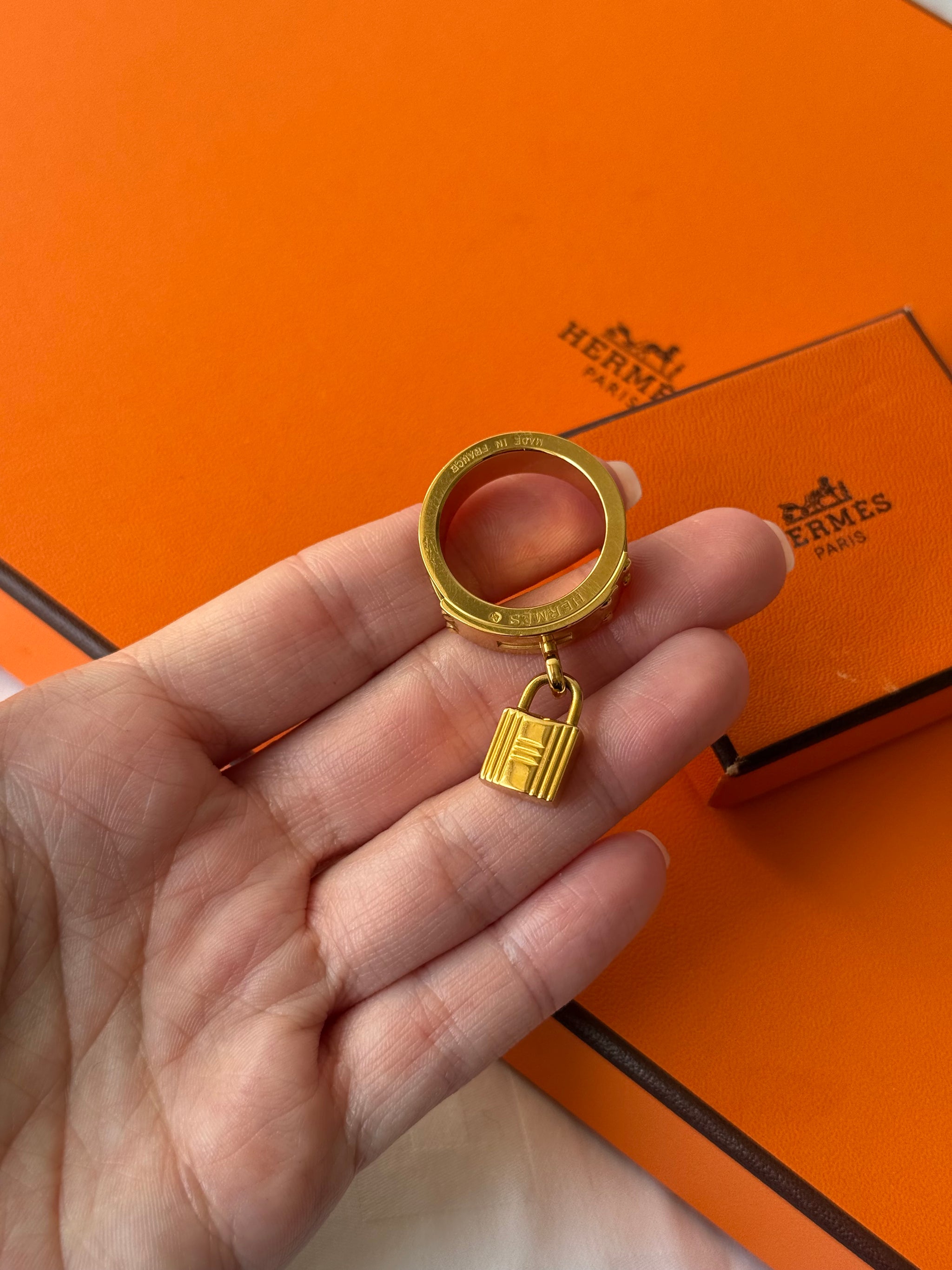 Anneau de foulard Hermès - modèle cadenas kelly