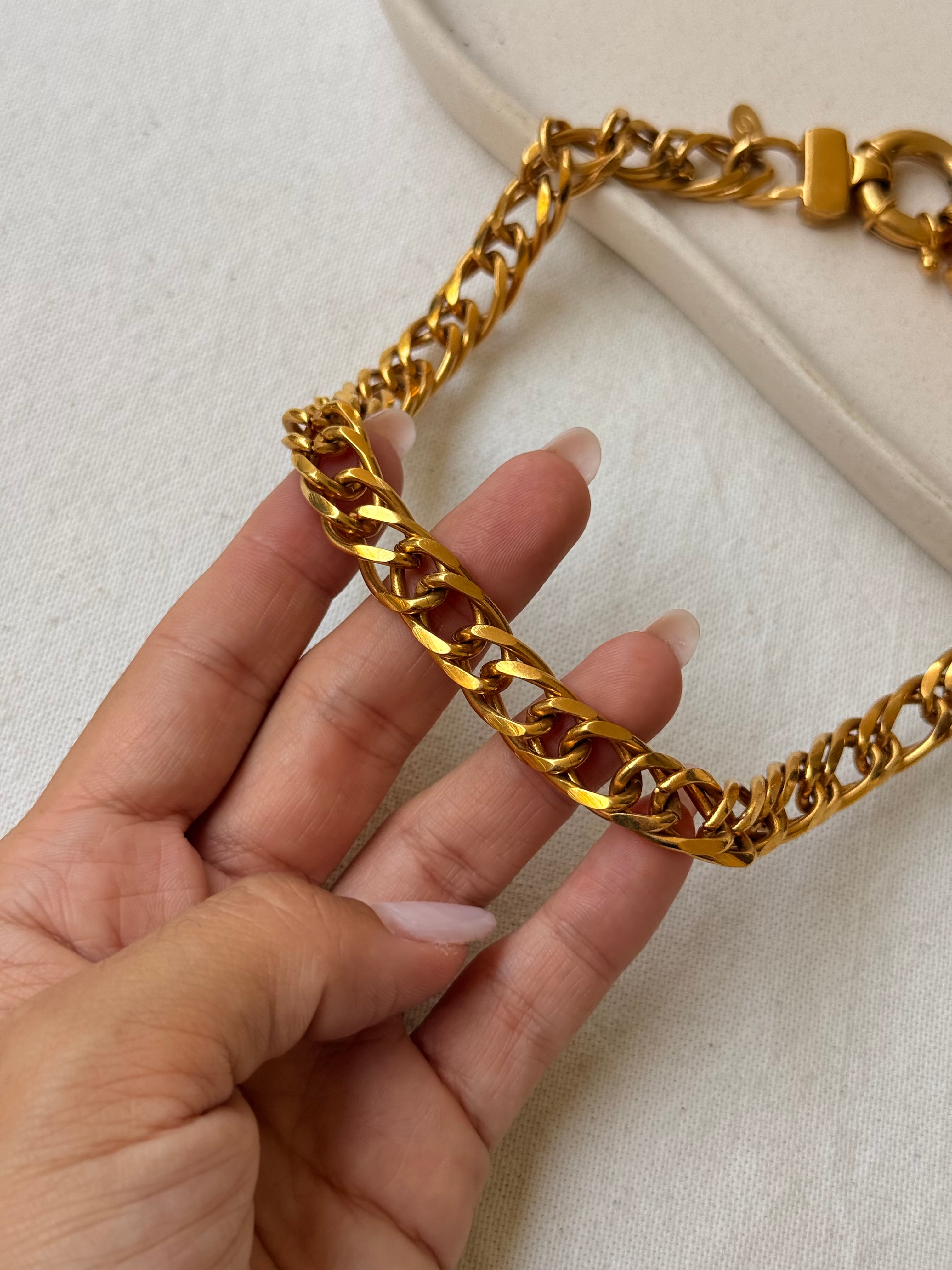 Collier Gontie vintage - Maille gourmette dorée