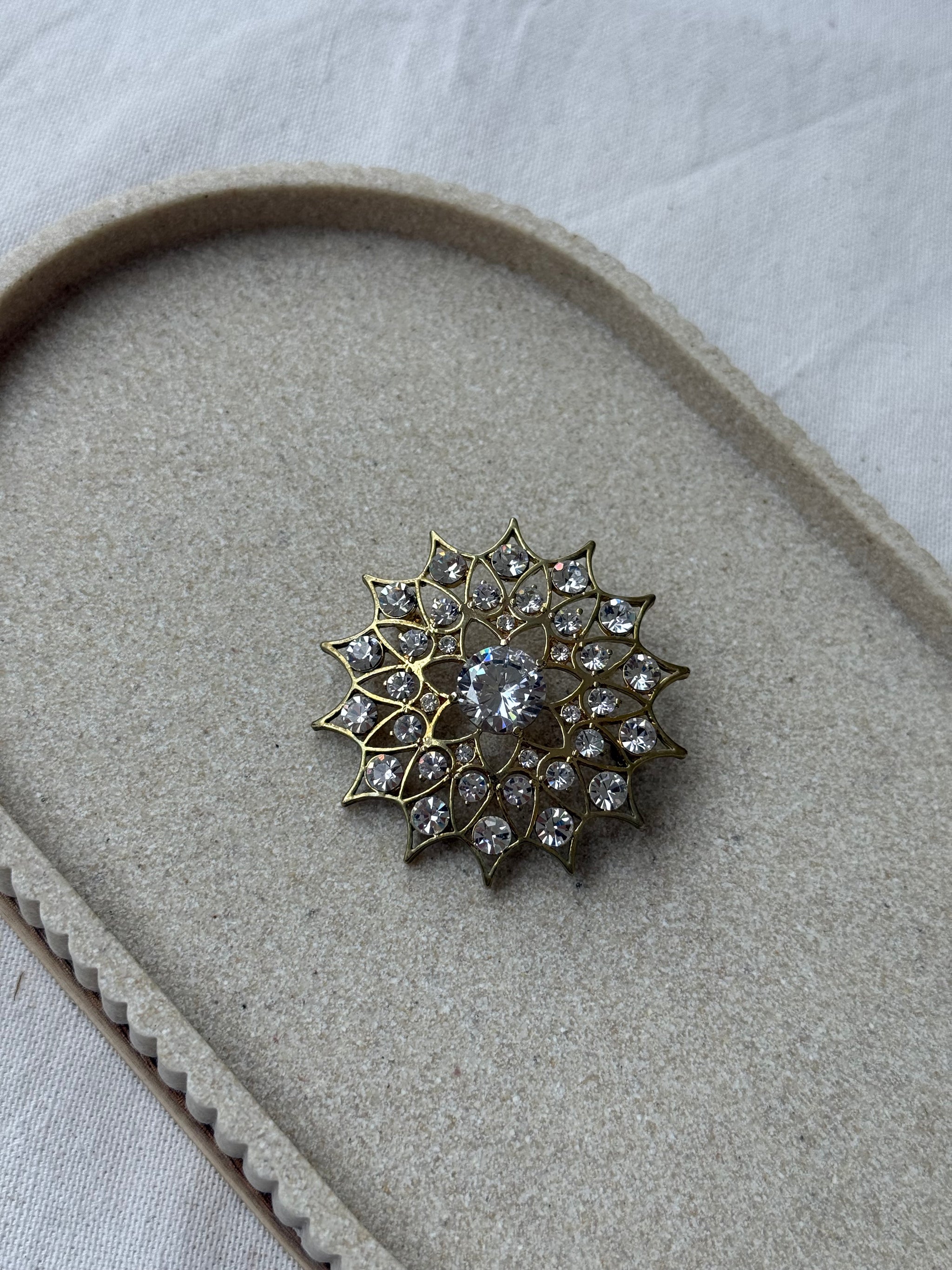Broche vintage - Rosace de strass
