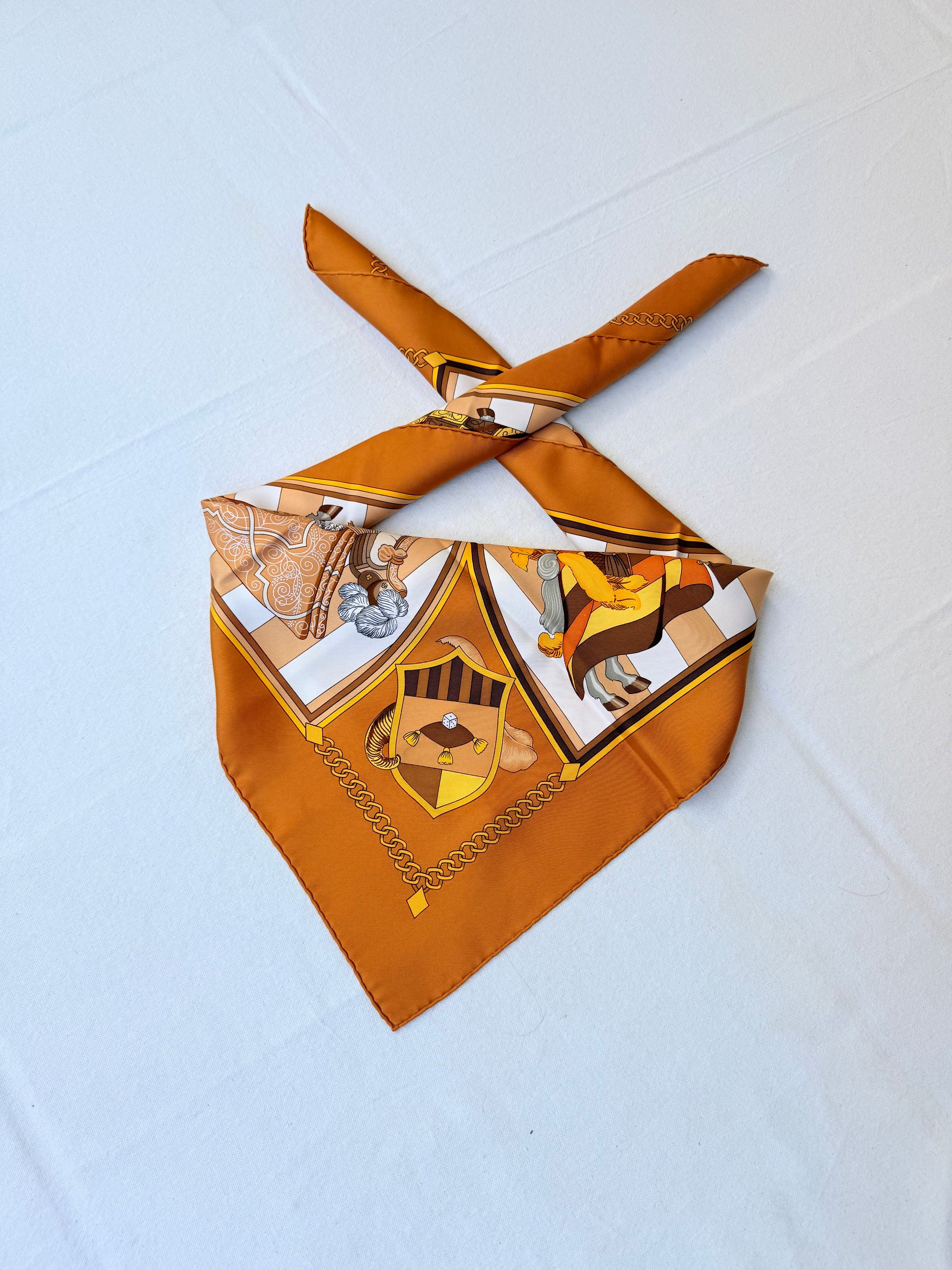 Foulard Hermès – Modèle Choc en plumes