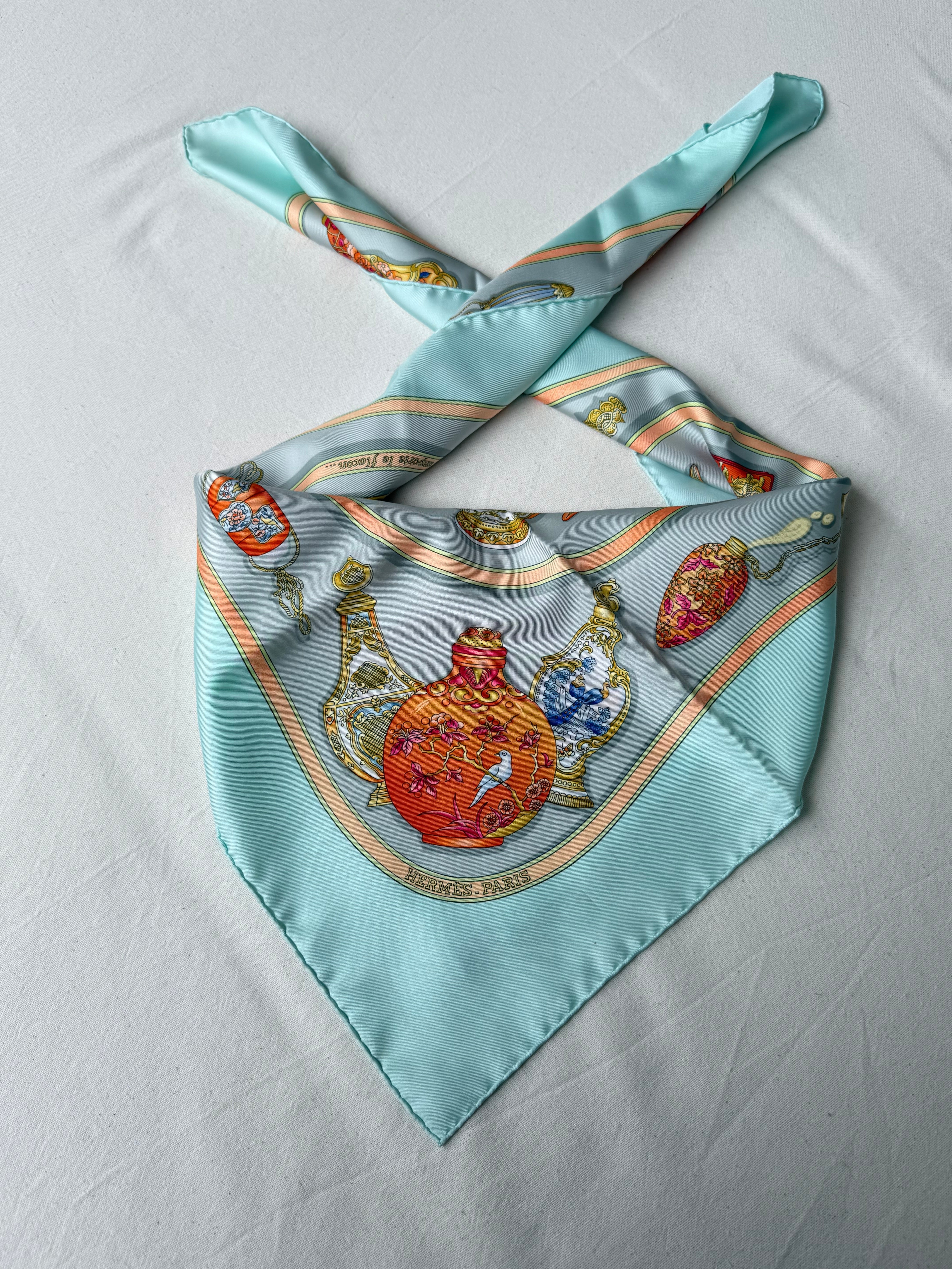 Foulard Hermès – Modèle Qu’importe Le Flacon