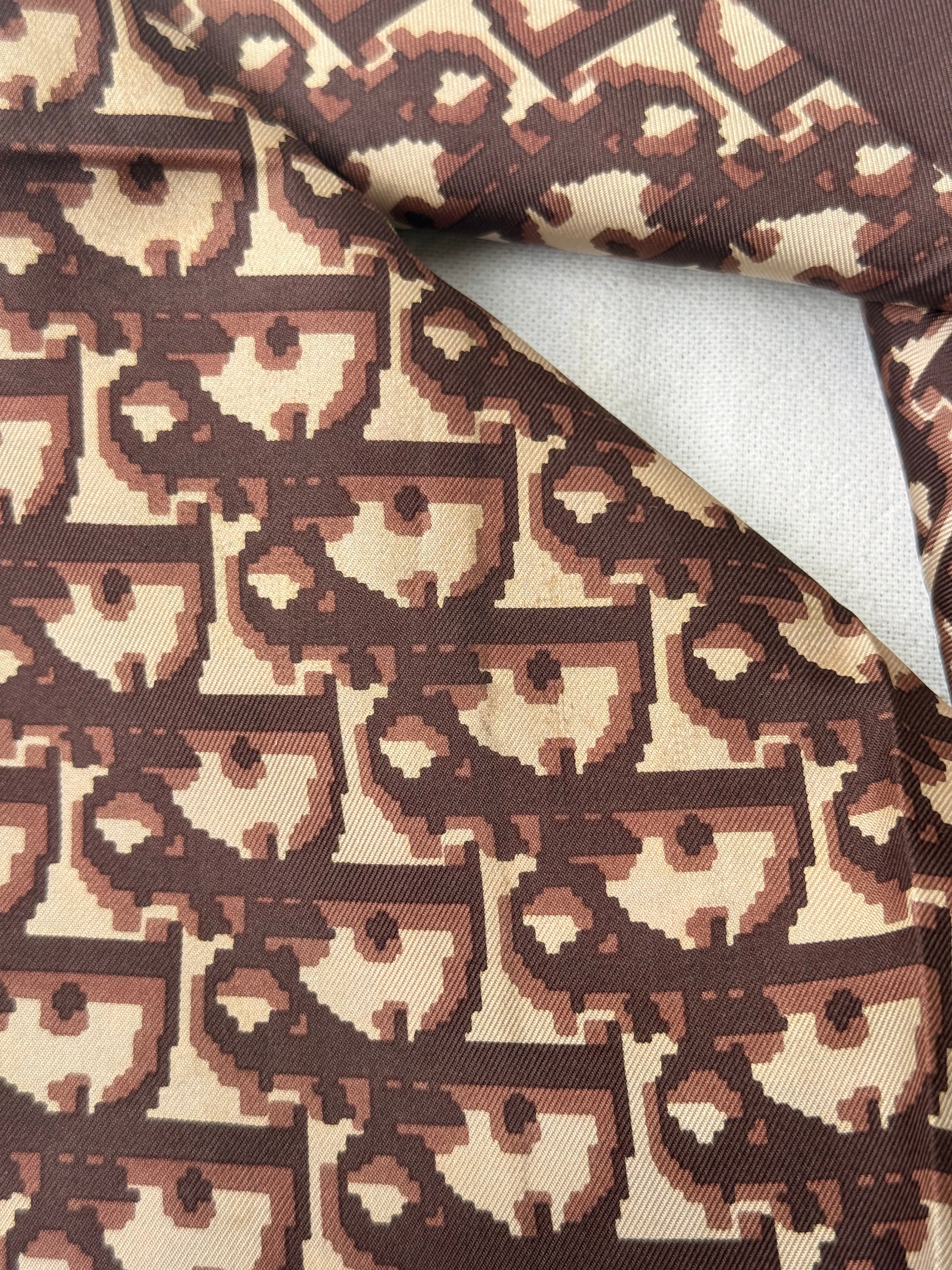 Foulard Christian Dior – Modèle monogramme marron