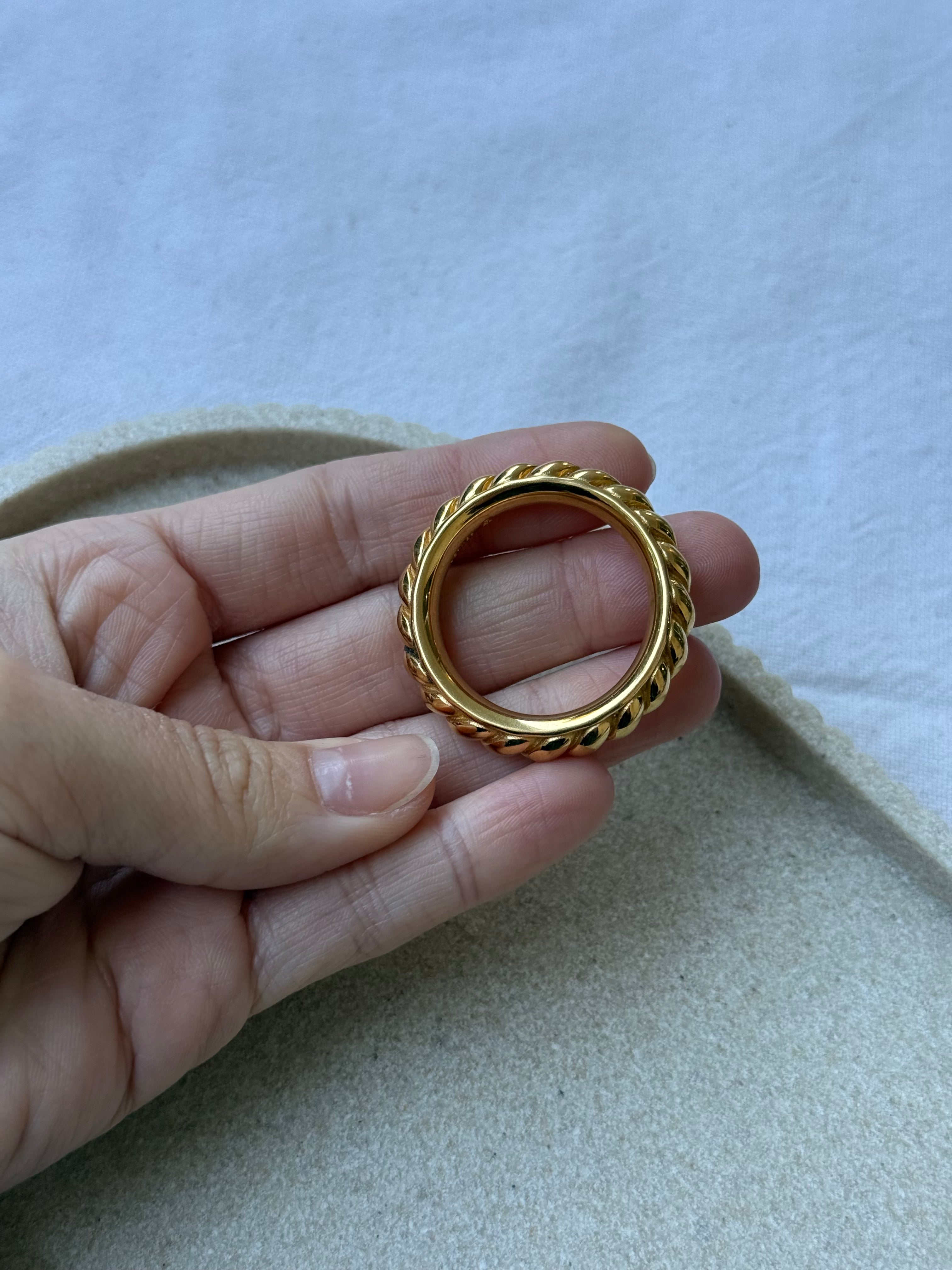 Anneau de foulard Hermès - modèle anneau torsadé doré