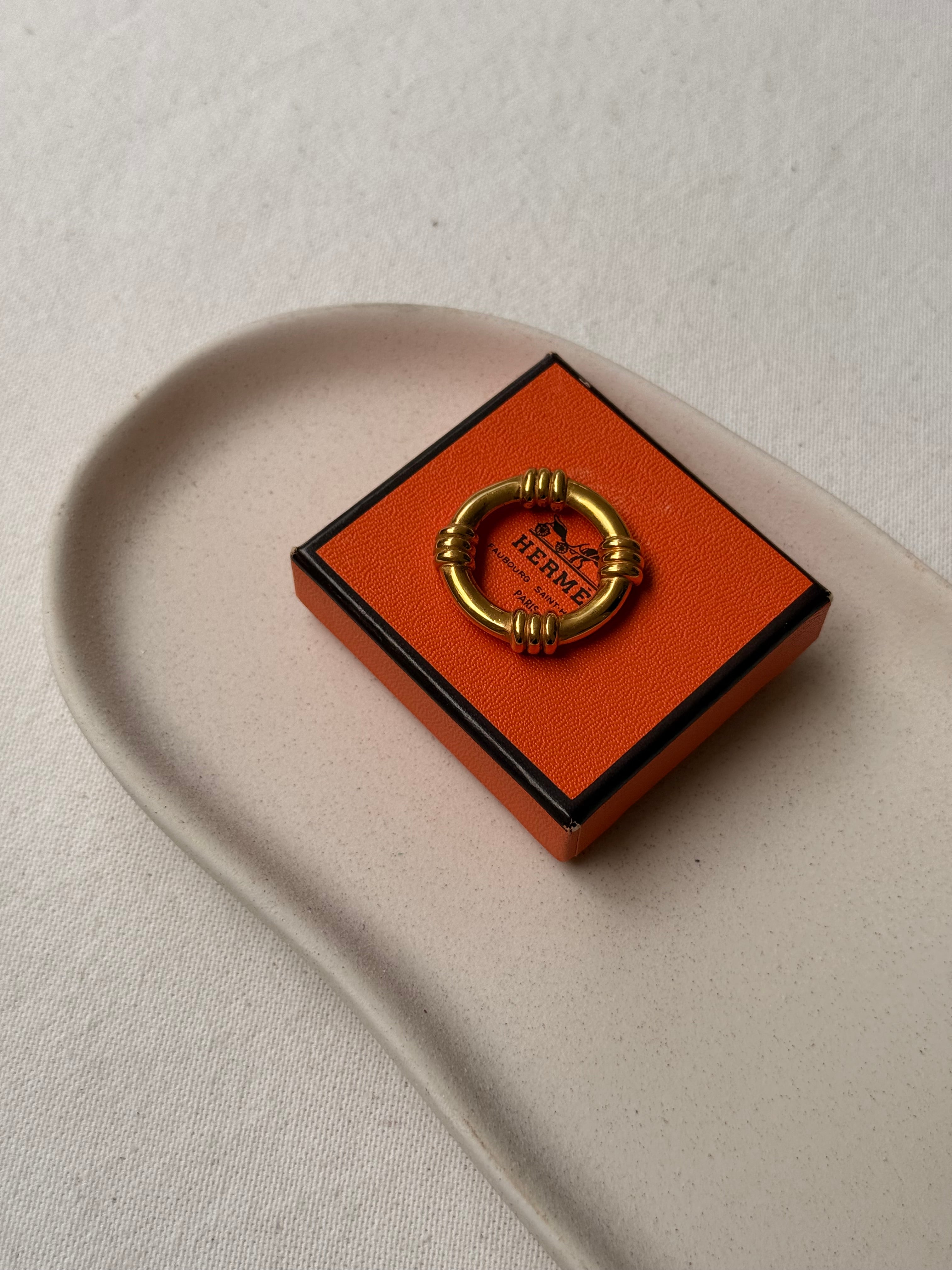 Anneau de foulard Hermès - modèle bouée dorée