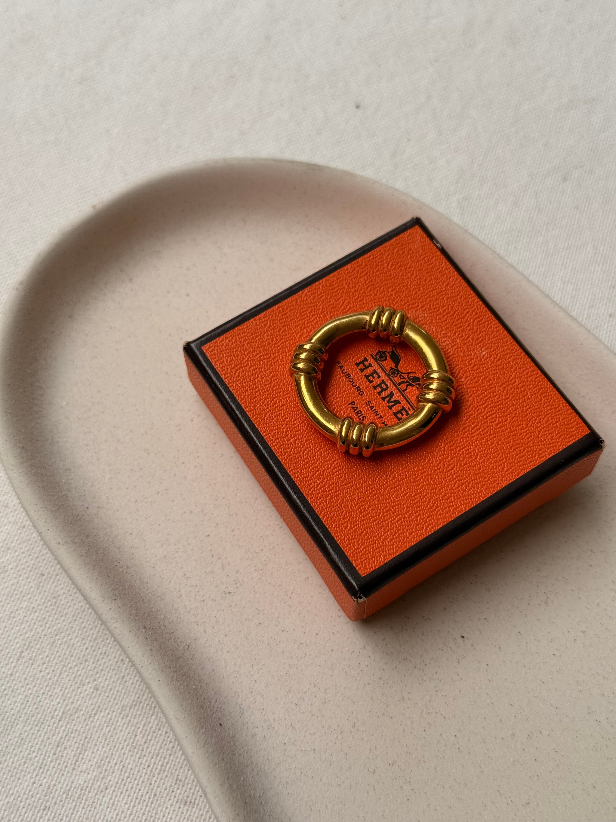 Anneau de foulard Hermès - modèle bouée dorée