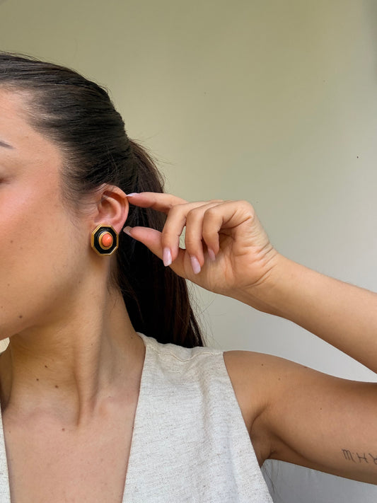 Boucles d’oreilles Carven vintage - Email noir et pierre corail