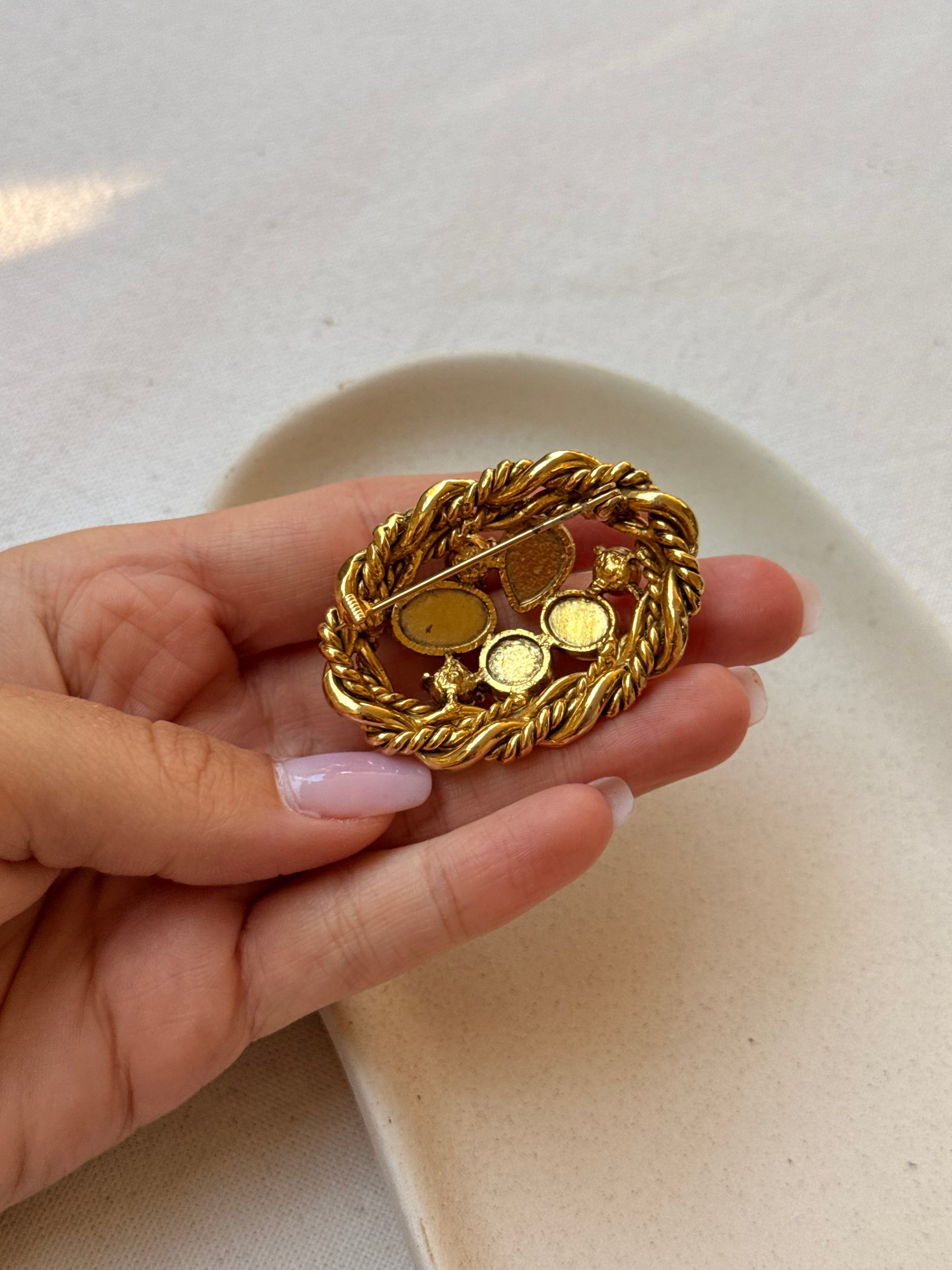 Broche vintage - Ovale ornée de perles fantaisie