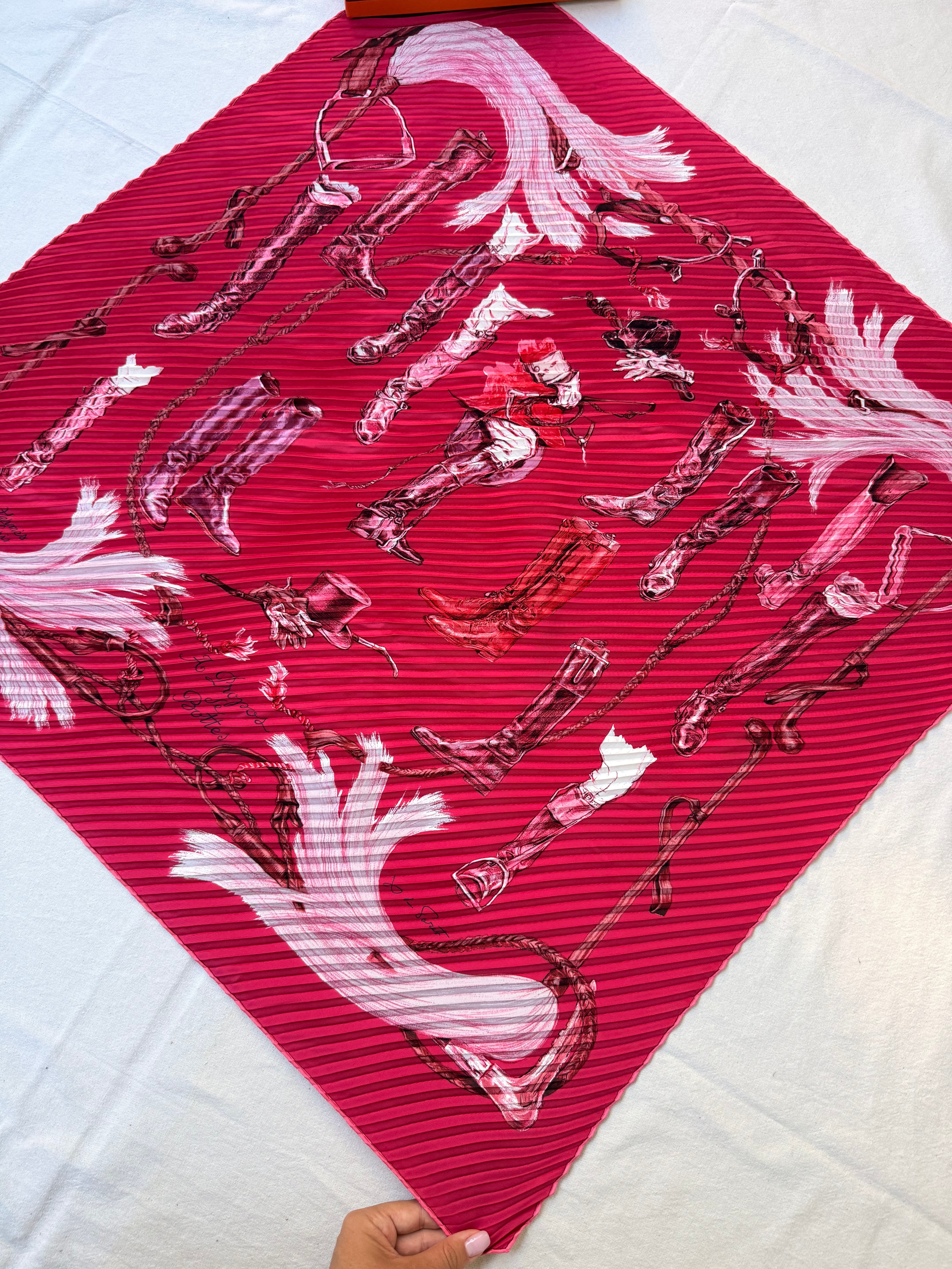 Foulard Hermès plissé – Modèle À Propos de Bottes