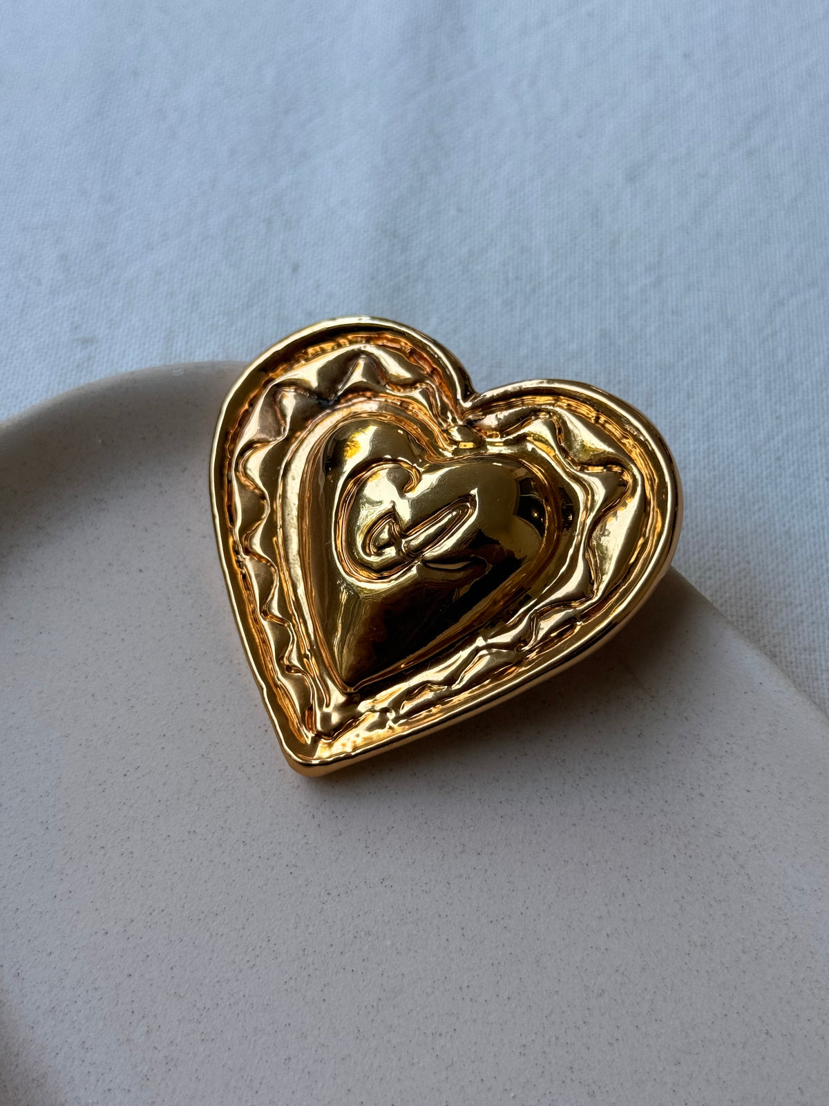 Broche Christian Lacroix vintage - Coeur doré bombé