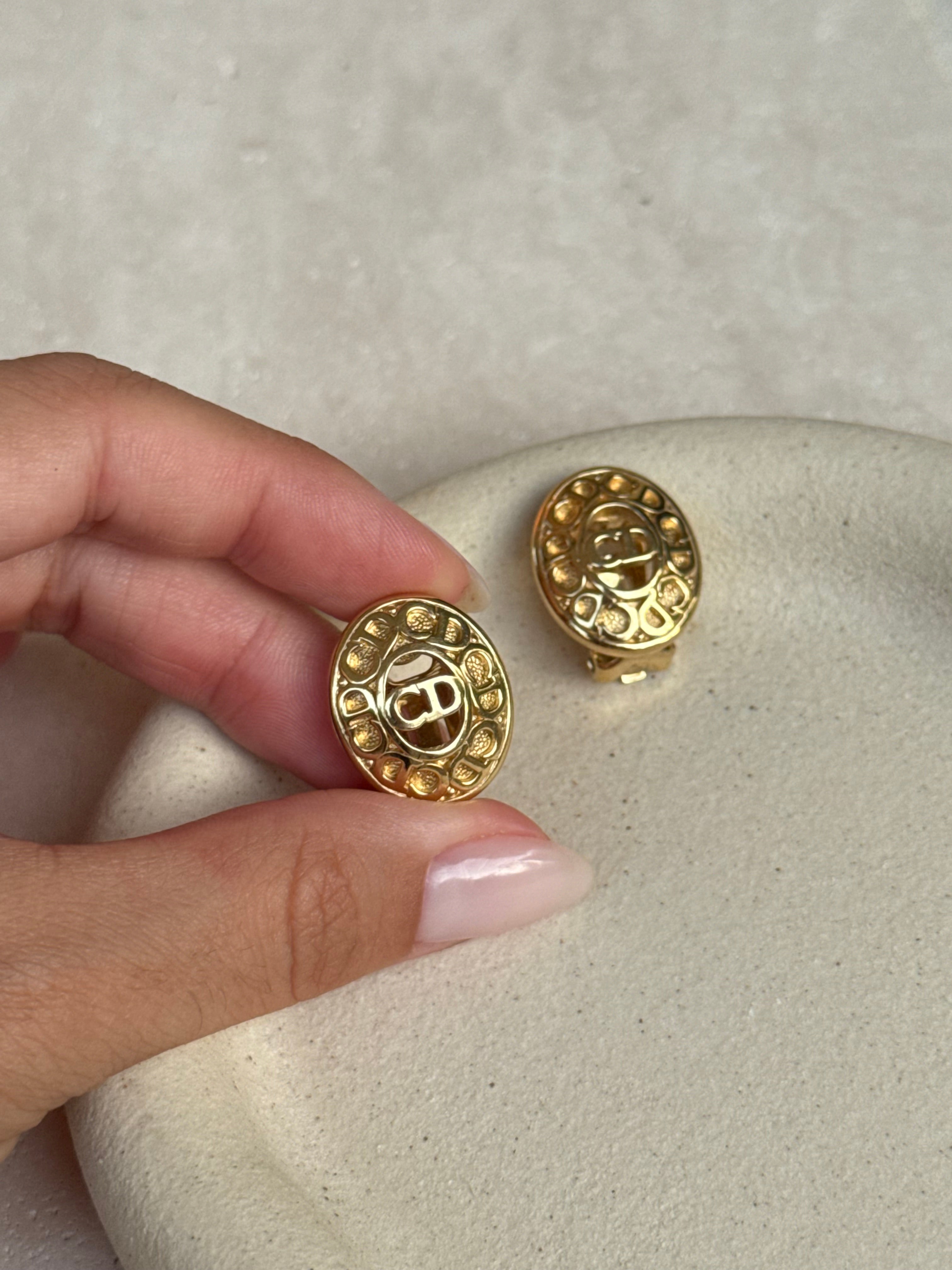 Boucles d’oreilles Christian Dior vintage - Modèle ovale CD