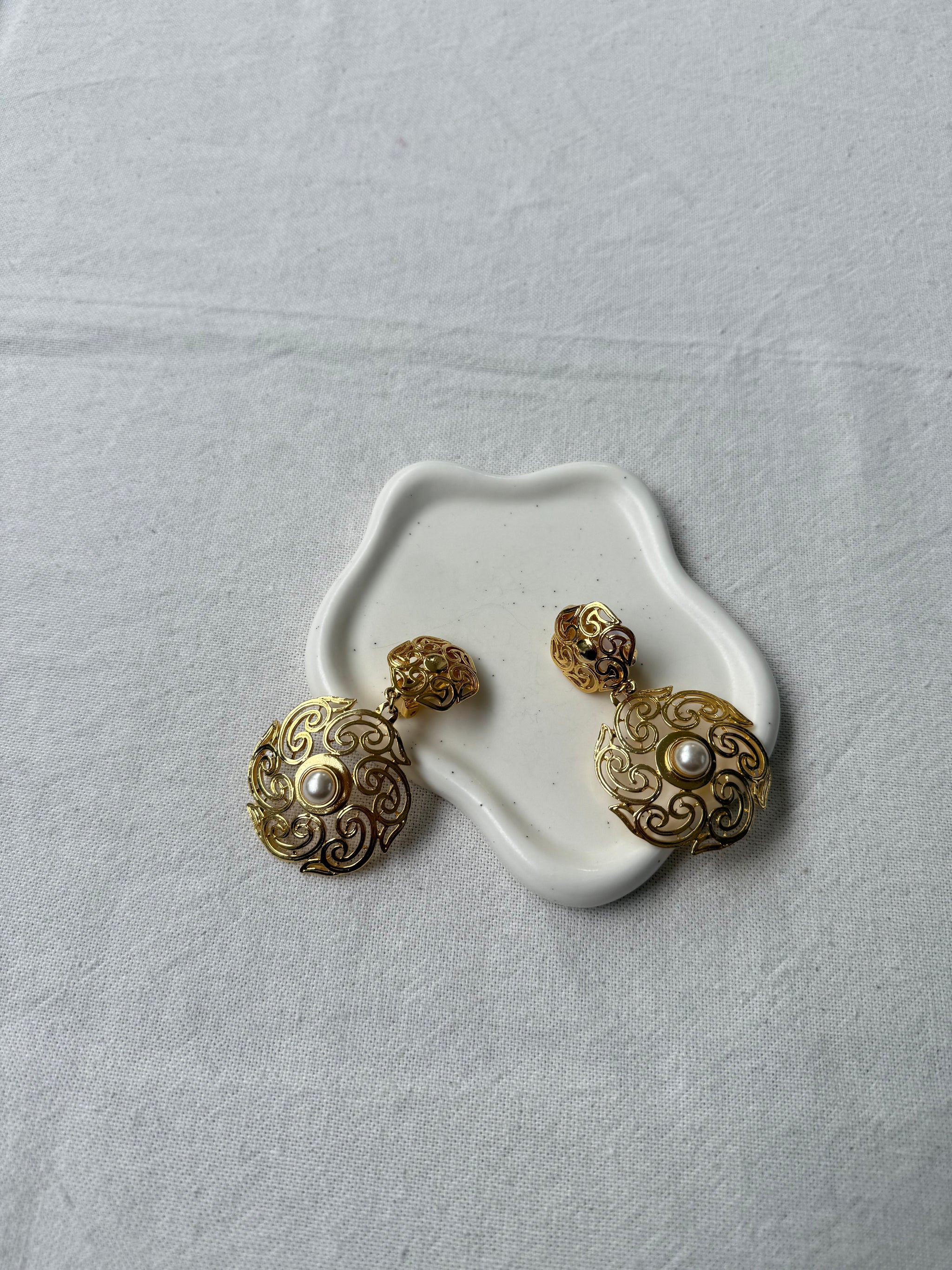 Boucles d’oreilles vintage - Pendantes arabesques et perles