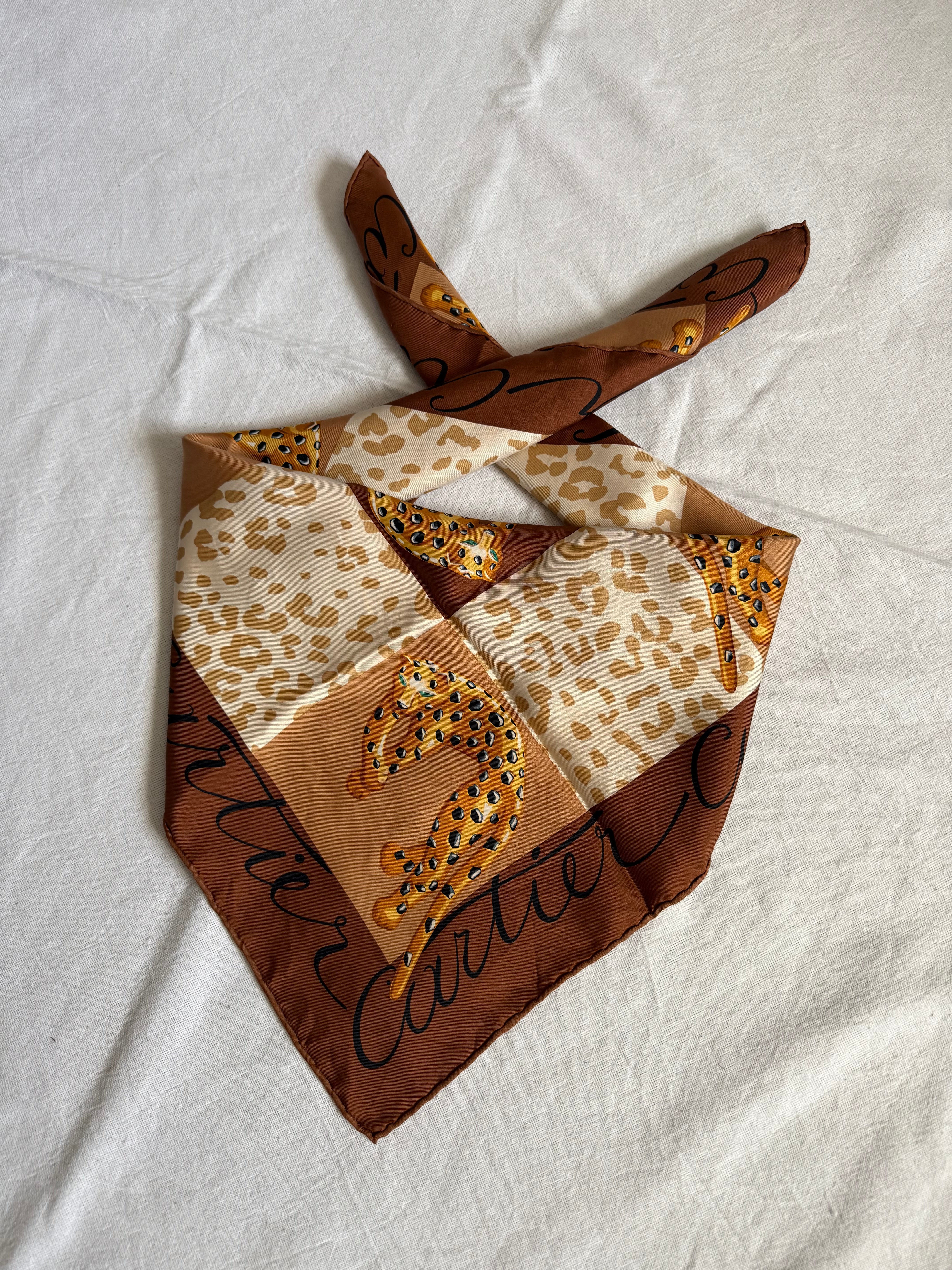 Foulard Cartier – Modèle camel et panthères