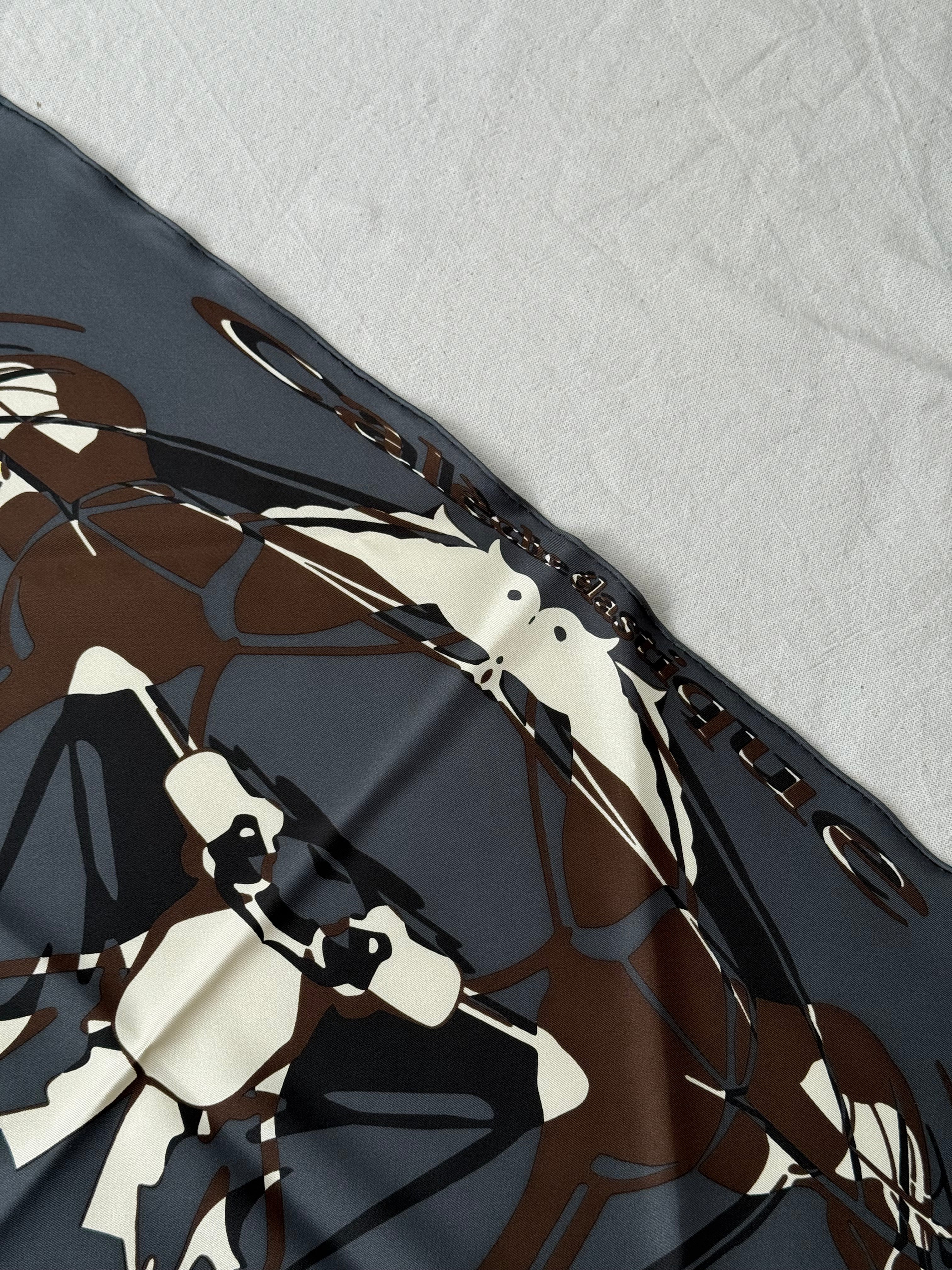 Triangle Hermès – Modèle Calèche Élastique