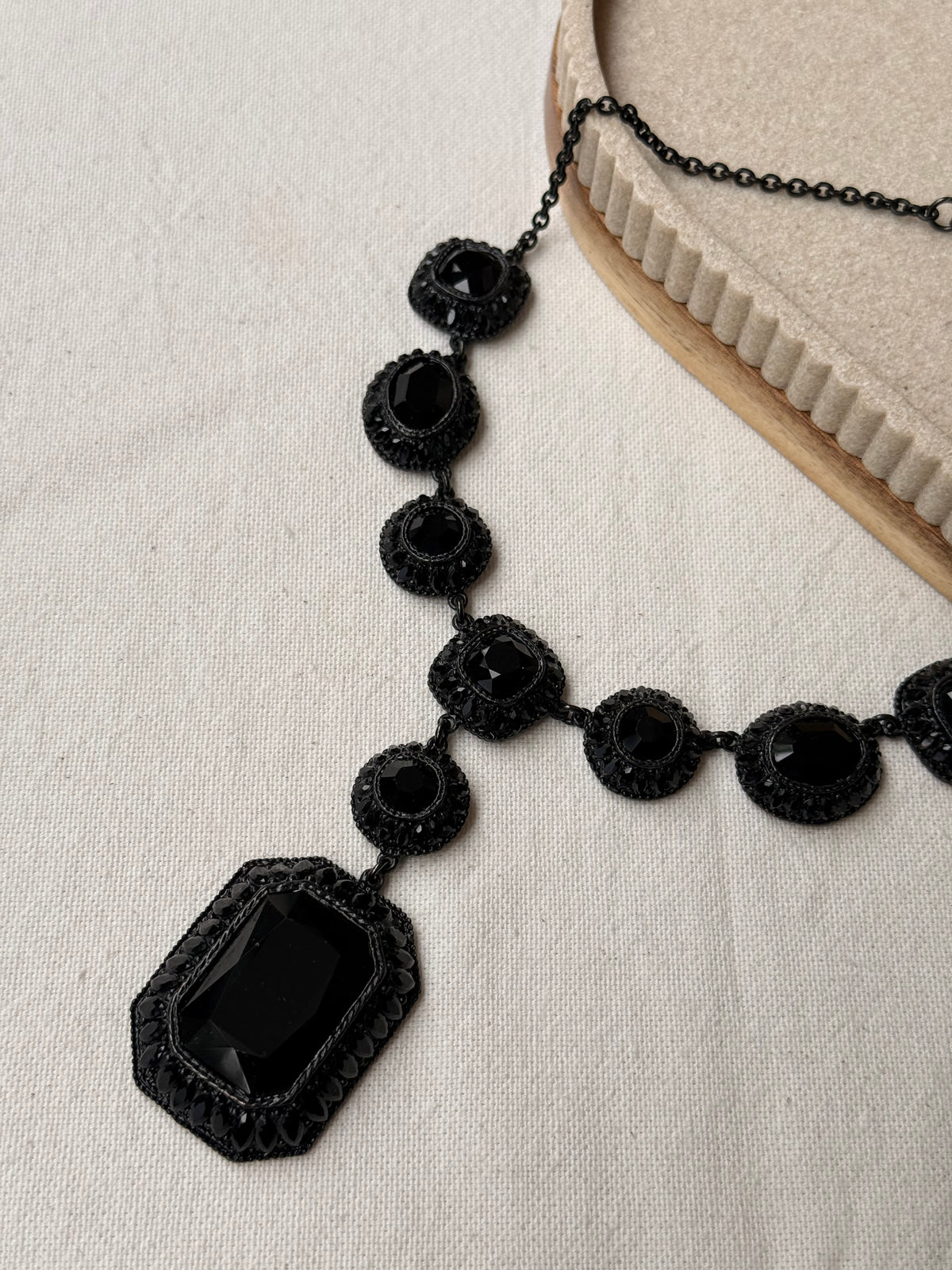 Collier Poggi vintage - Pierres noires et long pendentif