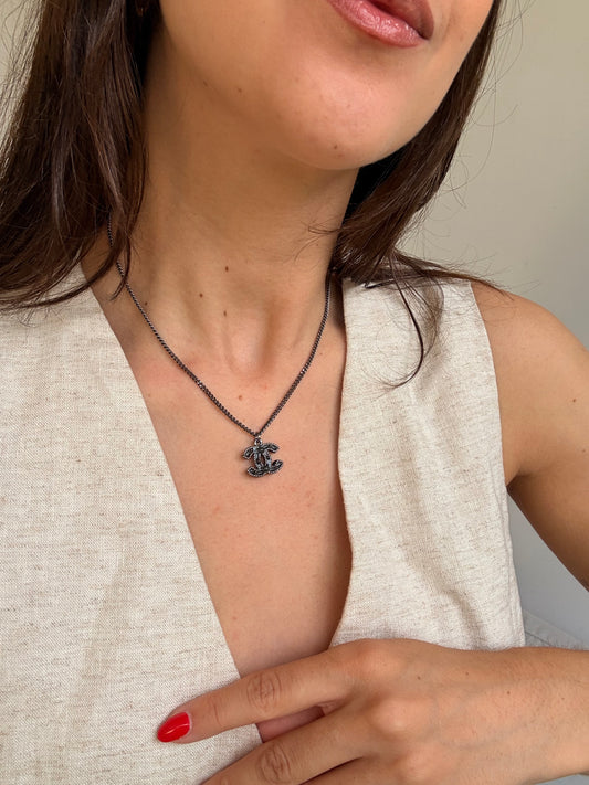 Collier Chanel - Pendentif CC noir