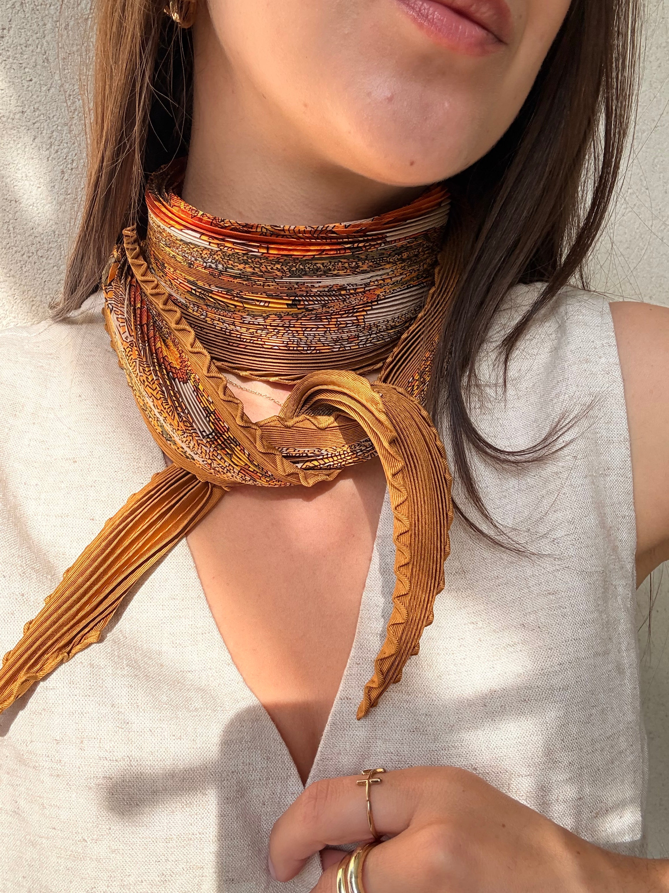 Foulard Hermès plissé – Modèle L’Art des Steppes