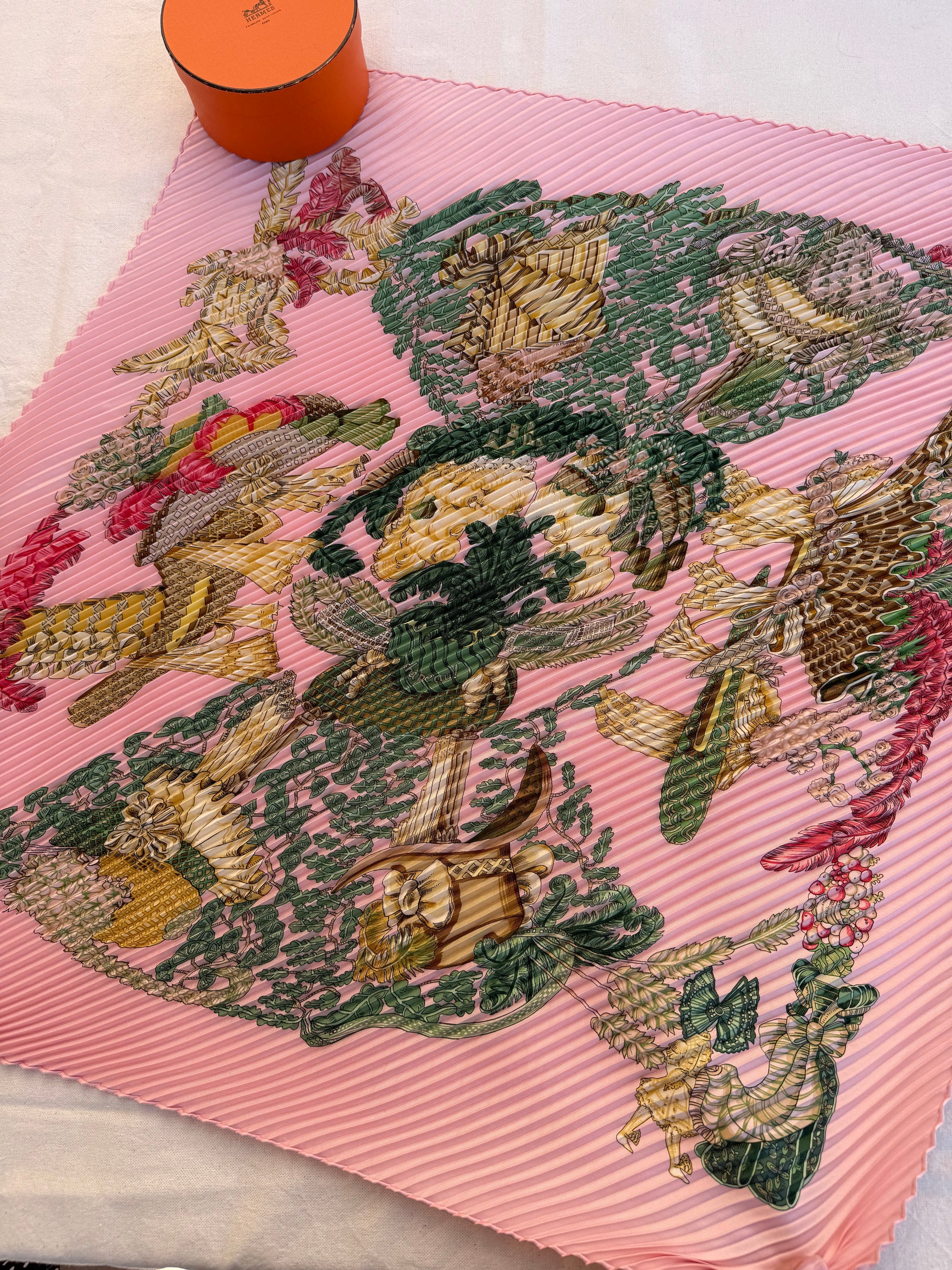 Foulard Hermès plissé – Modèle Chapeau