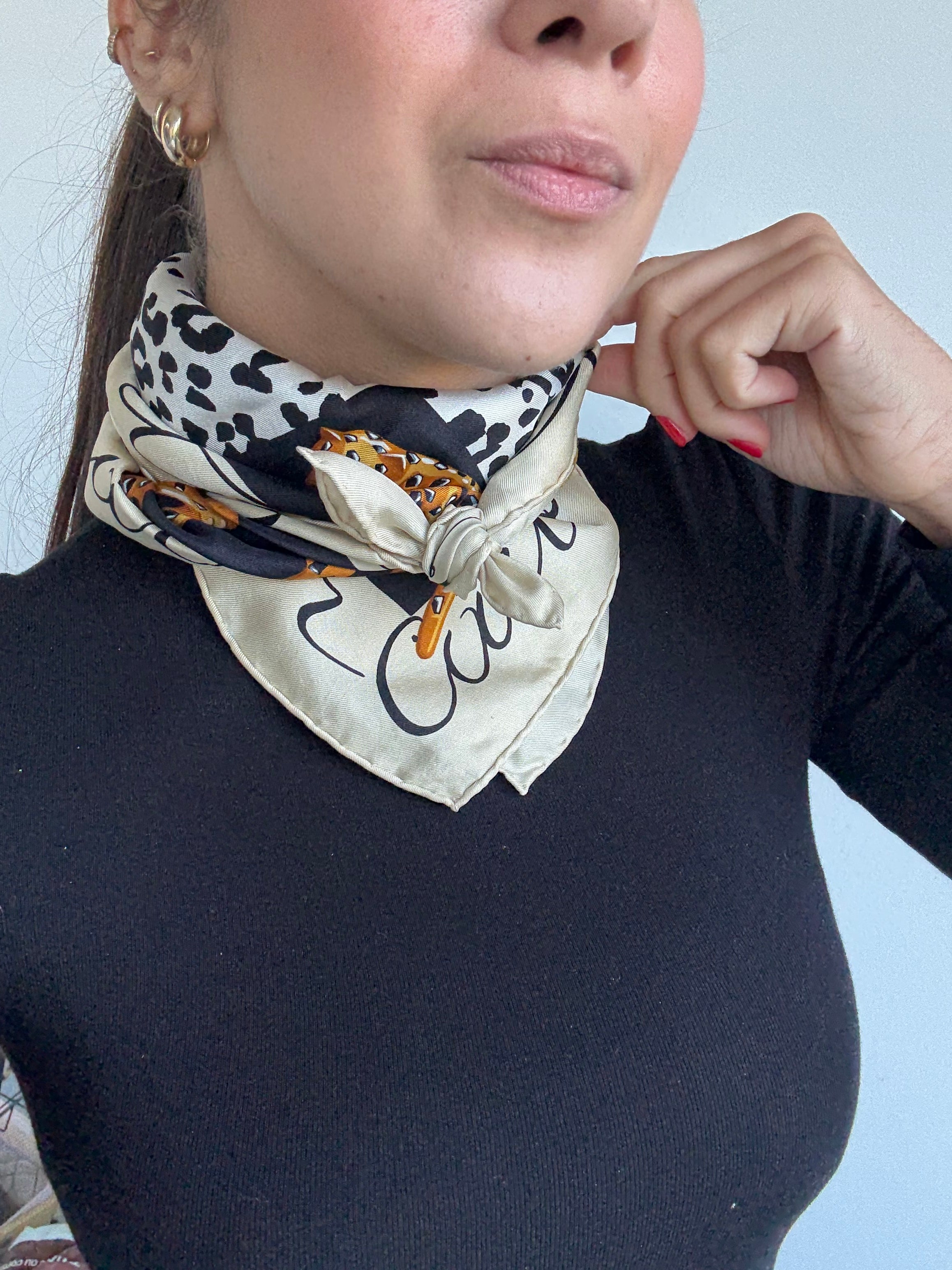 Foulard Cartier – Modèle beige et panthères