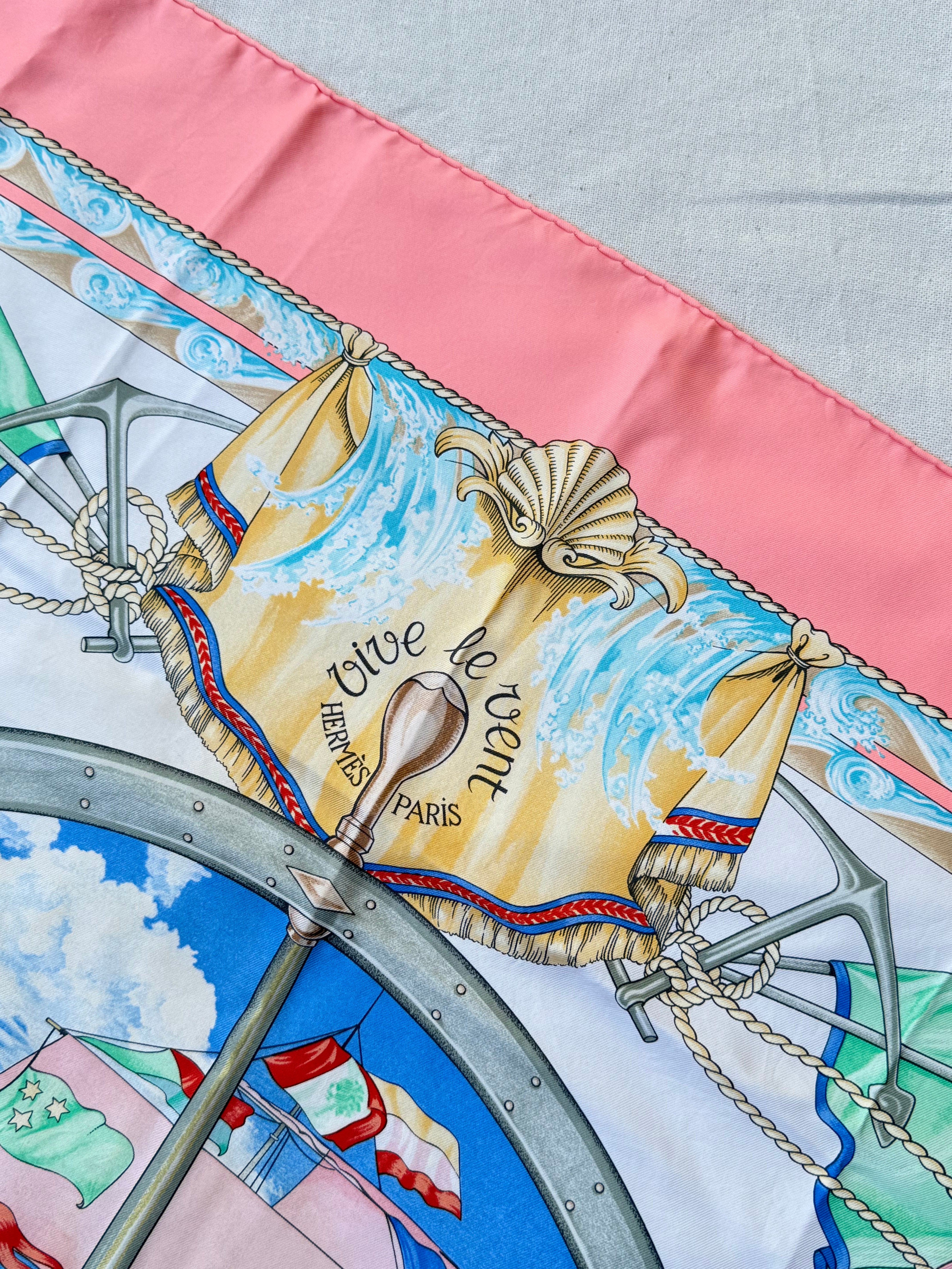 Foulard Hermès – modèle Vive le Vent
