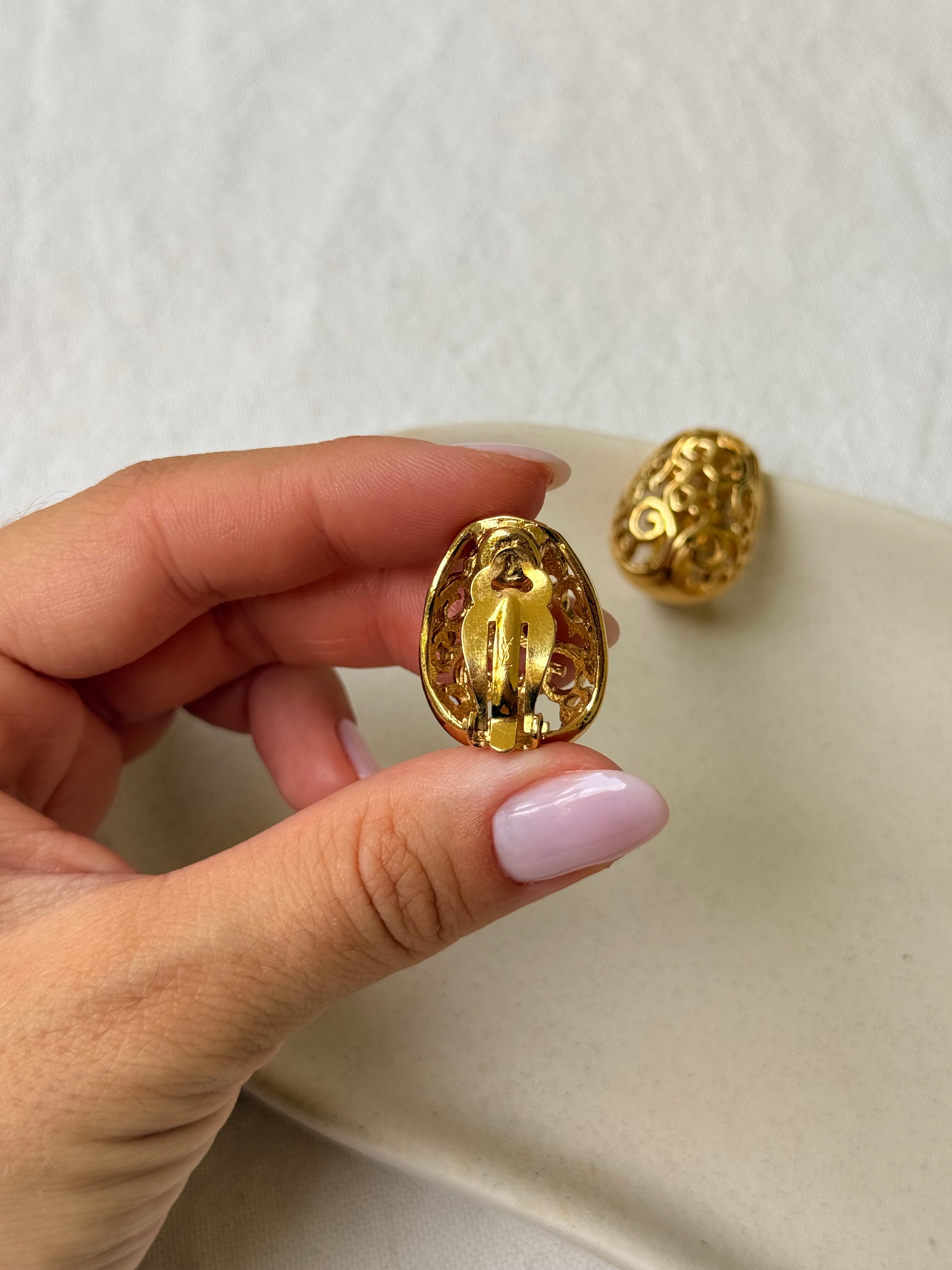 Boucles d’oreilles YSL vintage - Décor baroque ajouré
