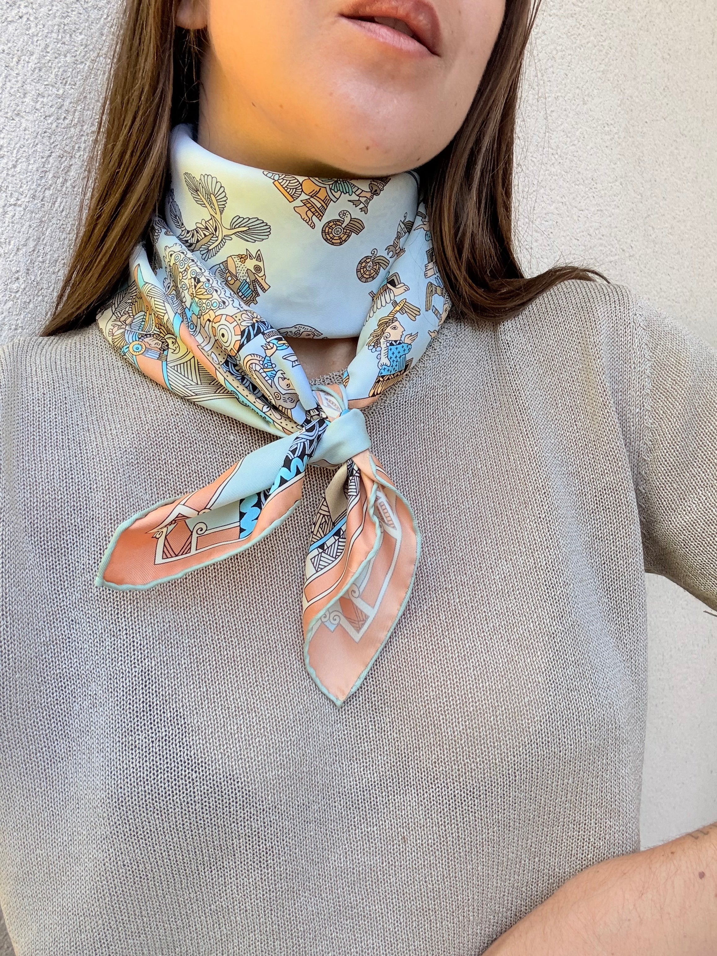 Foulard Hermès – Modèle Astres et Soleils
