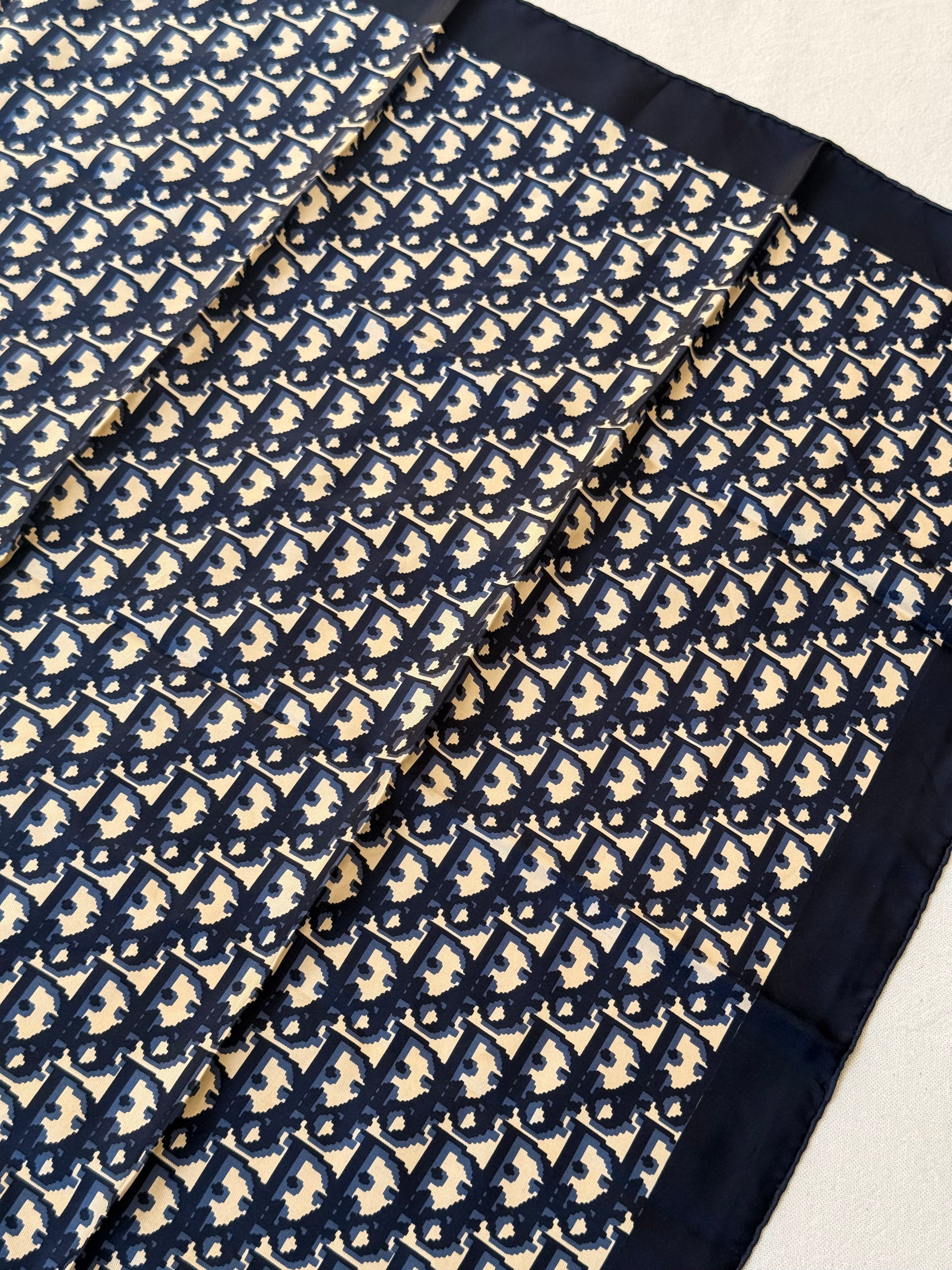 Foulard Christian Dior – Modèle monogramme bleu