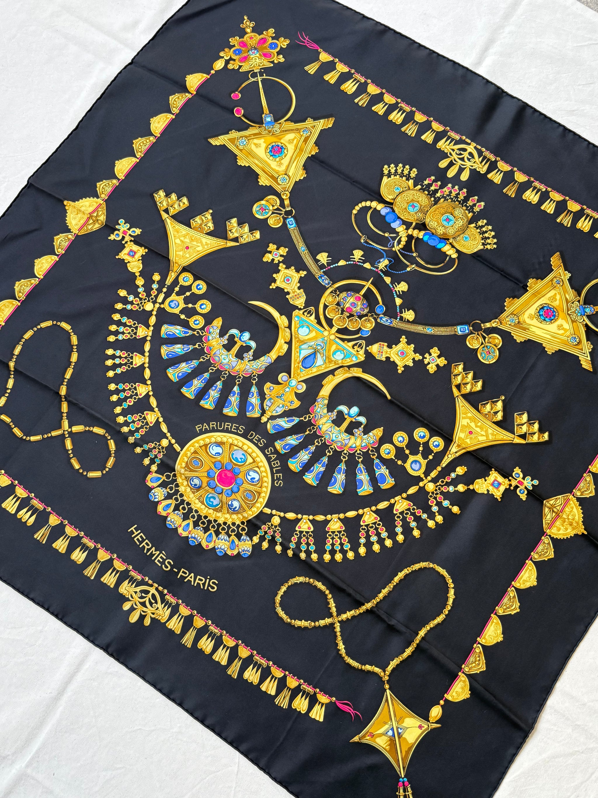 Foulard Hermès – Modèle Parures des Sables