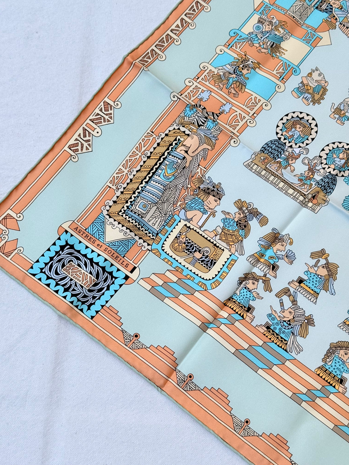 Foulard Hermès – Modèle Astres et Soleils