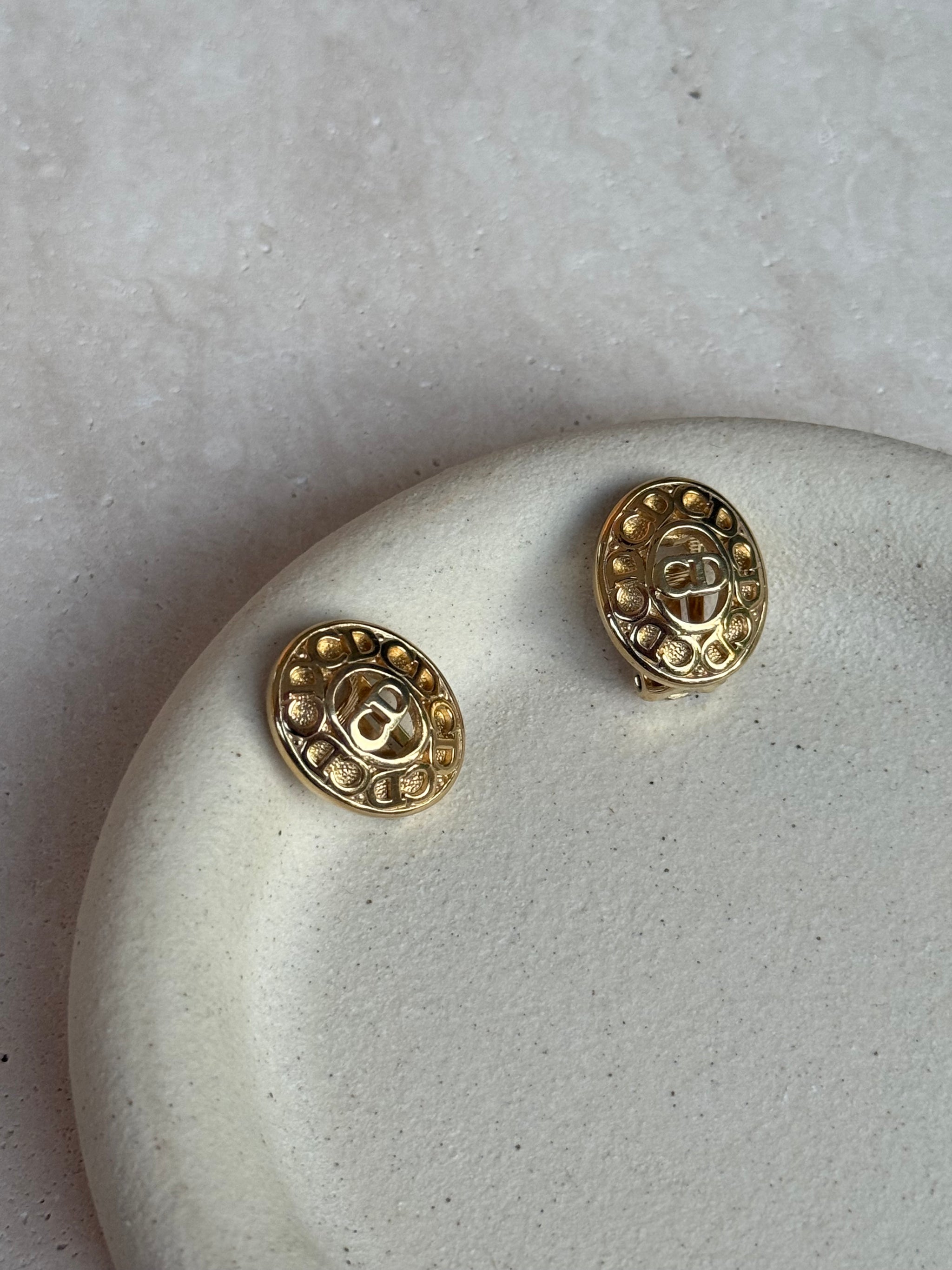 Boucles d’oreilles Christian Dior vintage - Modèle ovale CD