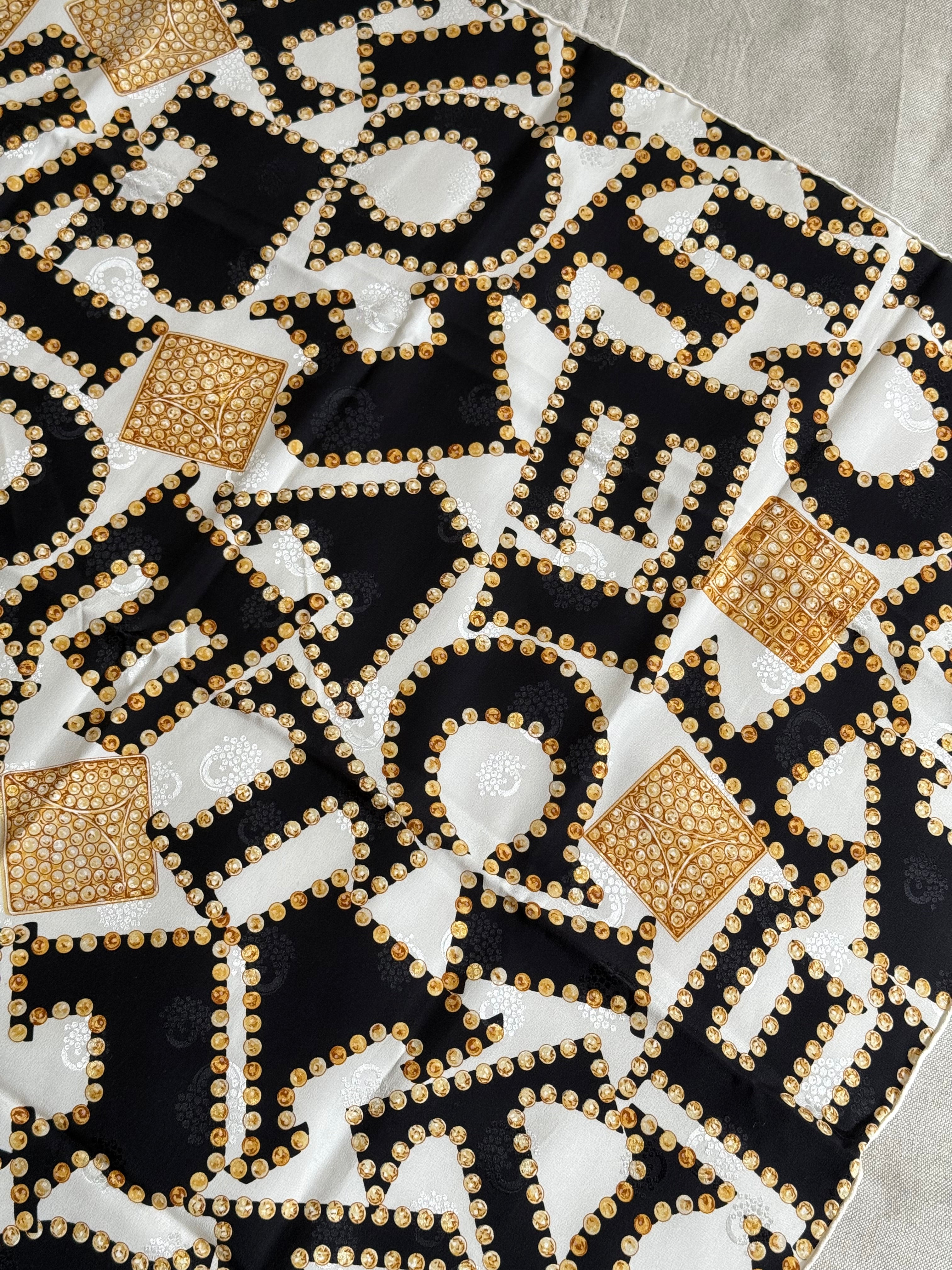 Foulard Cartier – Modèle noir et blanc