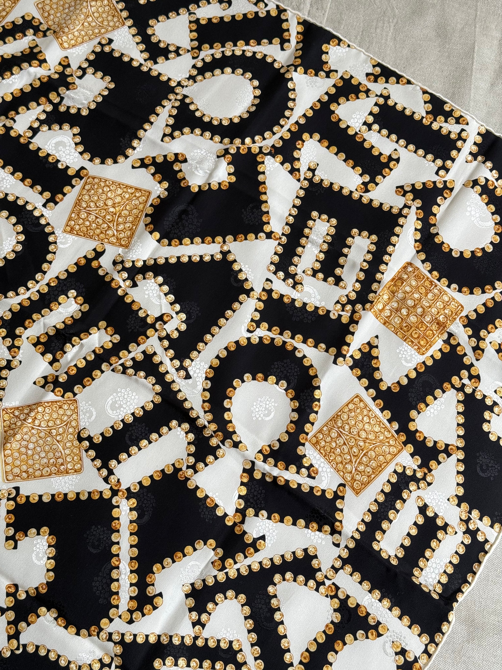 Foulard Cartier – Modèle noir et blanc