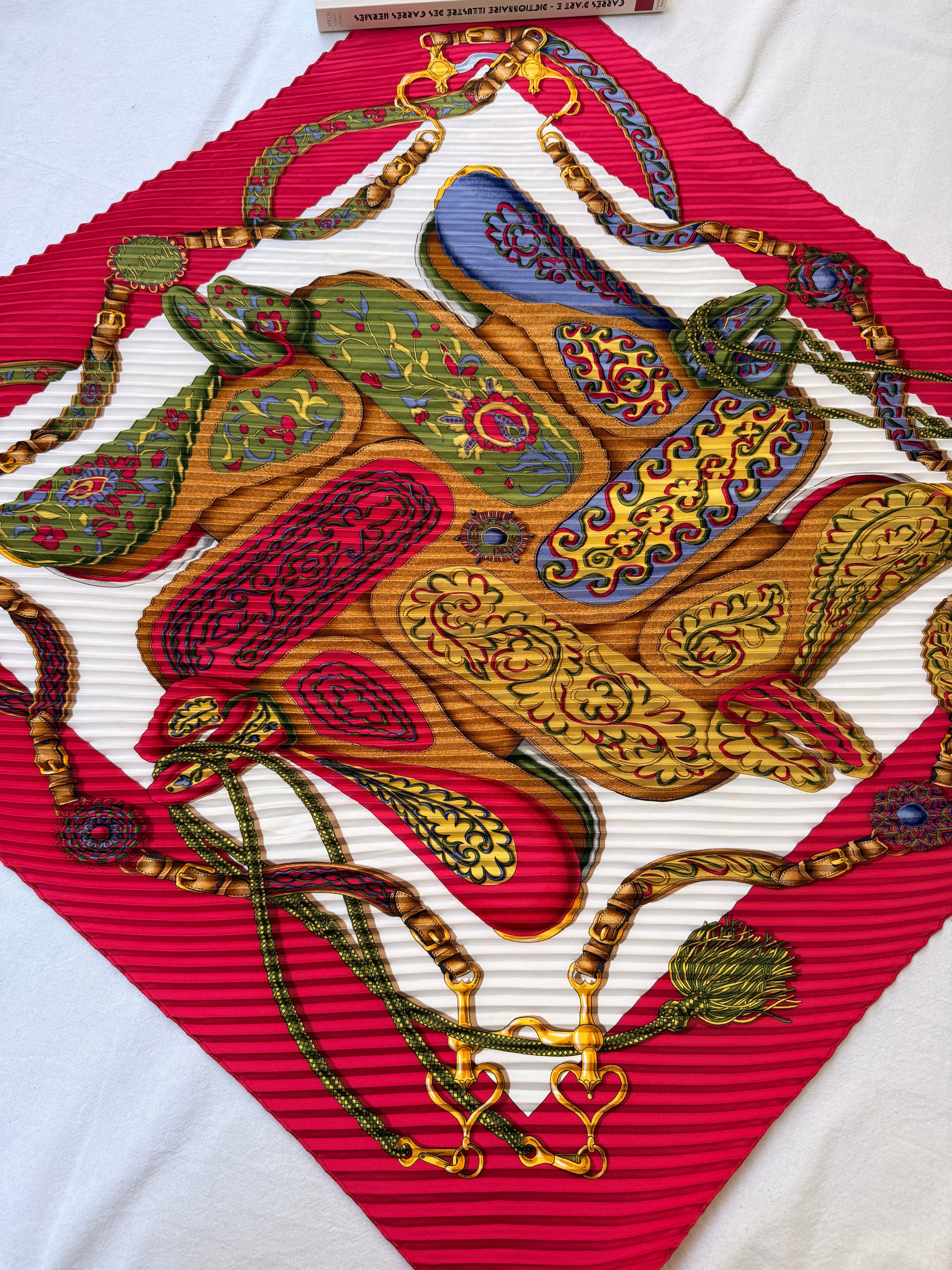 Foulard Hermès plissé – Modèle Festival