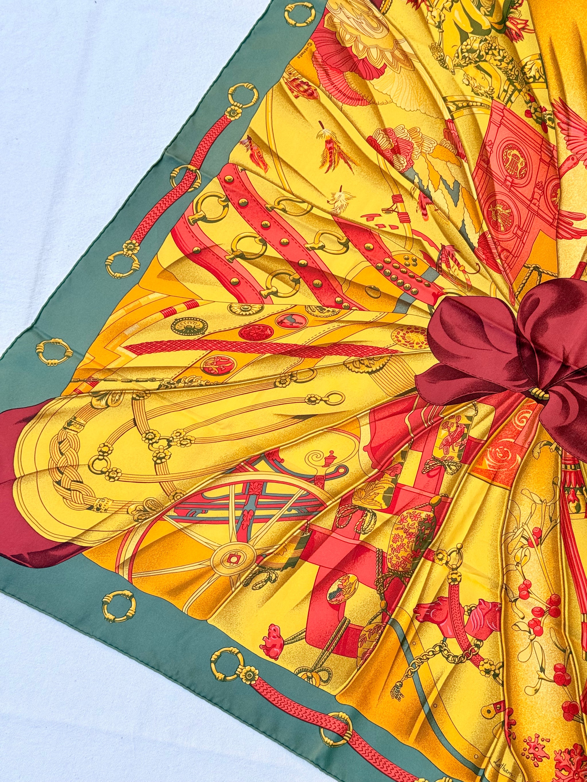 Foulard Hermès – Modèle Soleil de Soie