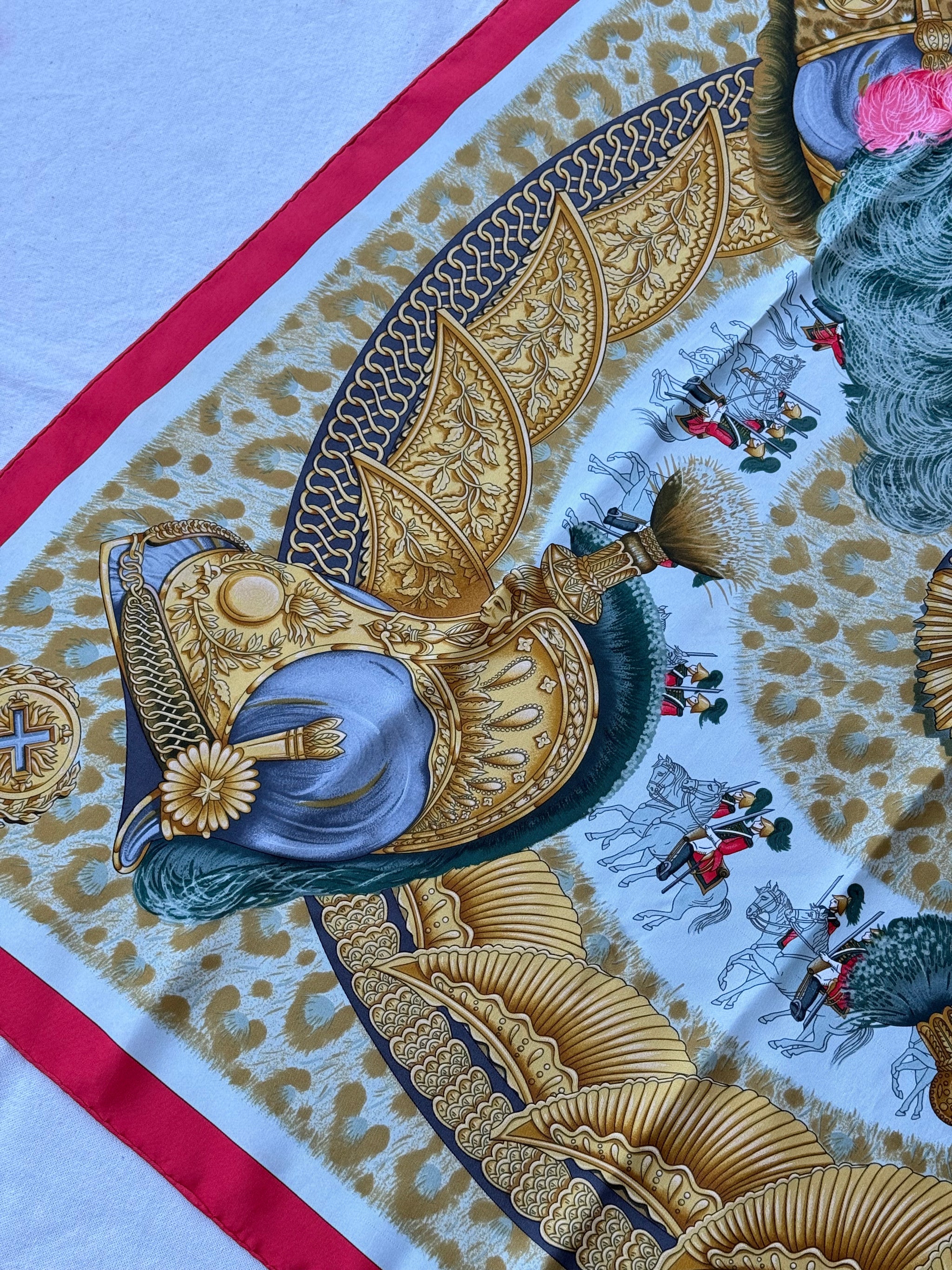 Foulard Hermès – Modèle Casques et Plumets